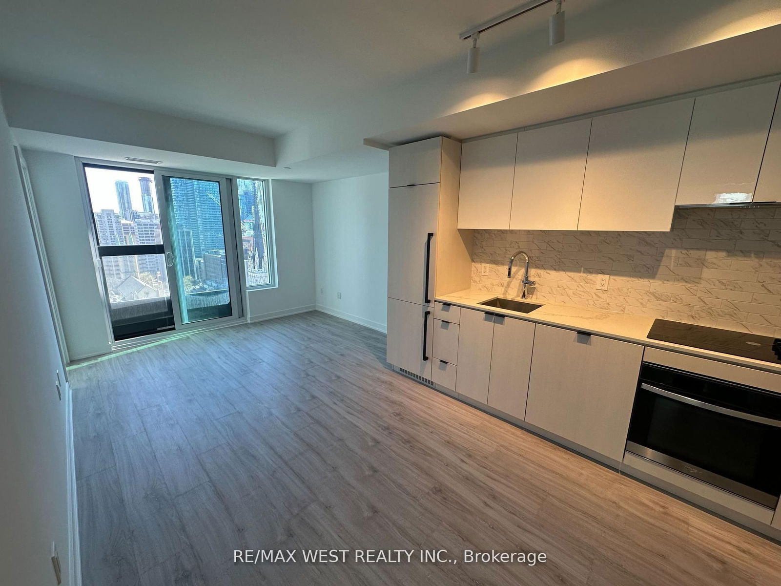 Photo 4 of Unit 2011, 252 Church St, Toronto, Church-Yonge Corridor — HOMEH
