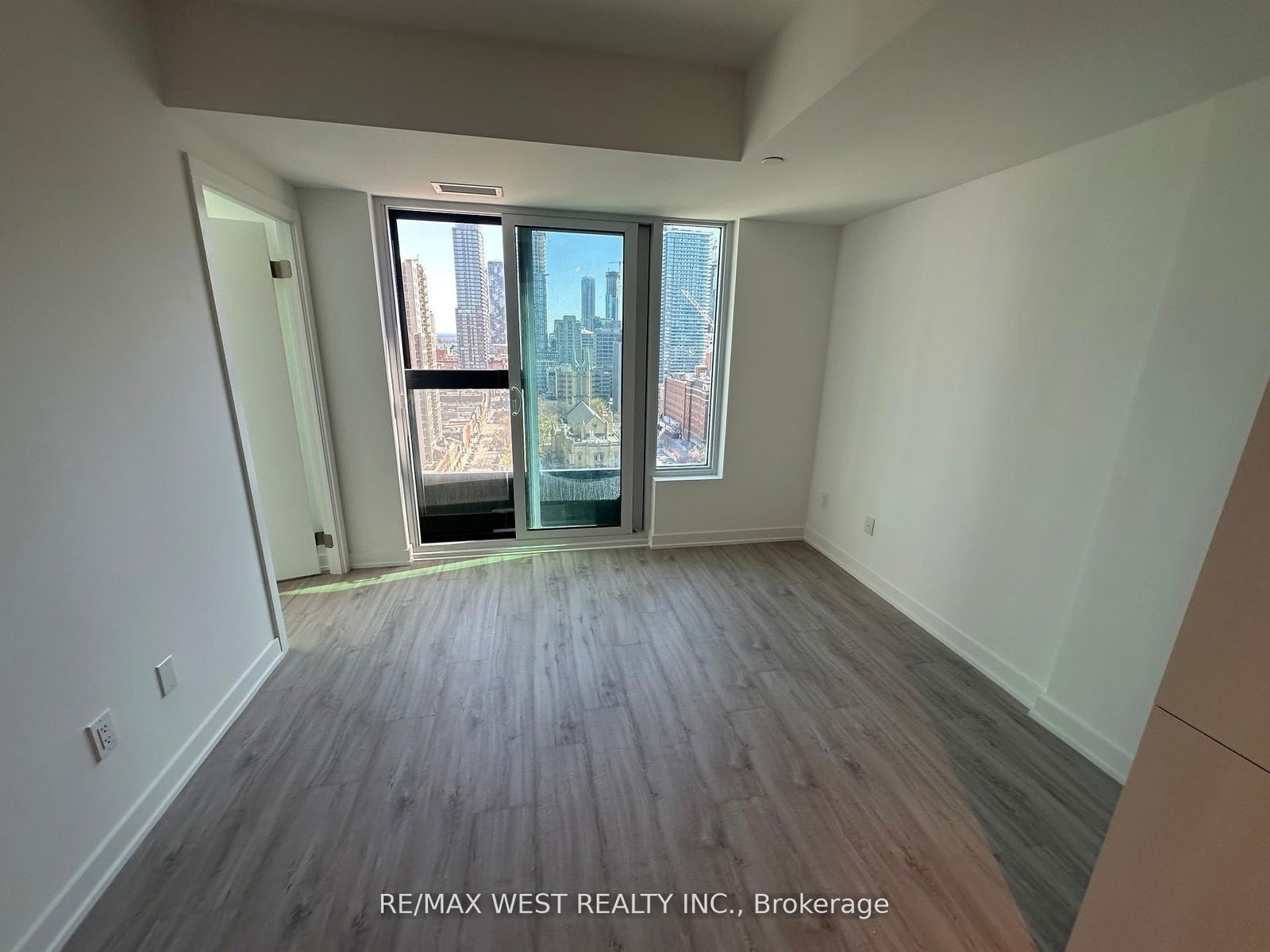 Photo 6 of Unit 2011, 252 Church St, Toronto, Church-Yonge Corridor — HOMEH