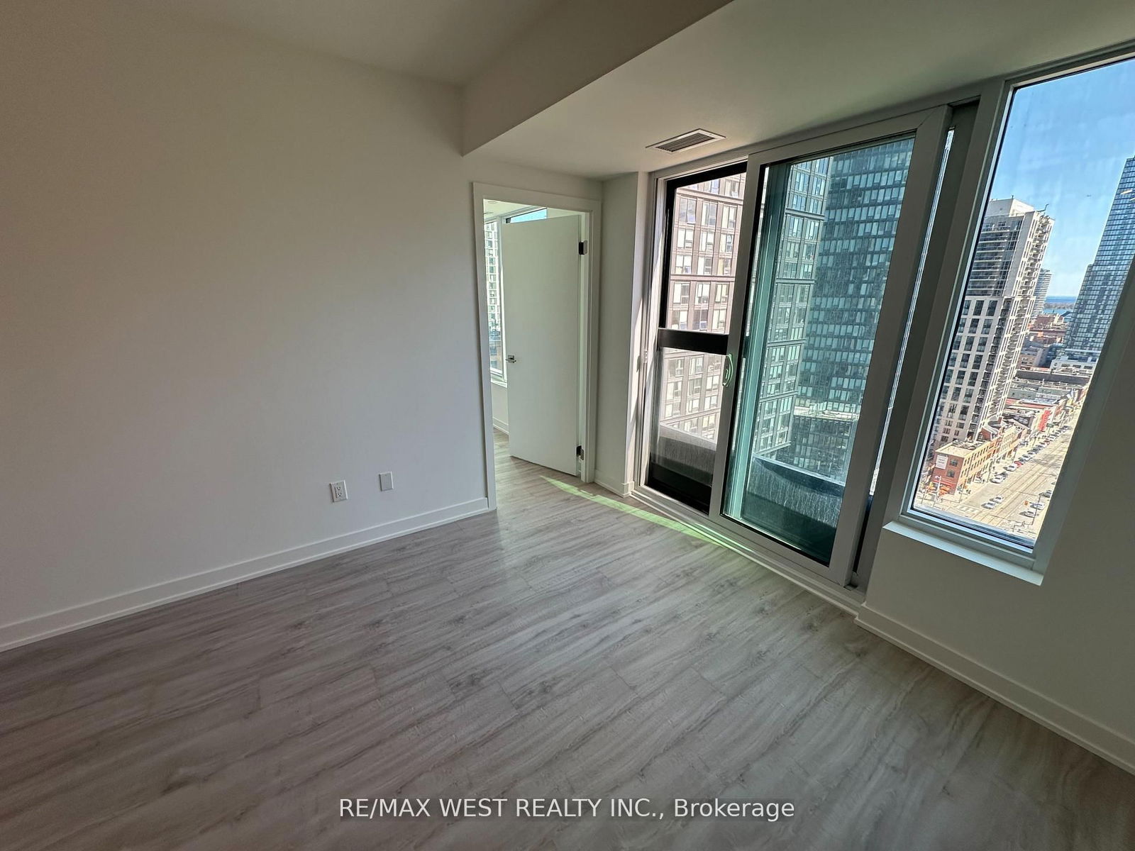 Photo 7 of Unit 2011, 252 Church St, Toronto, Church-Yonge Corridor — HOMEH