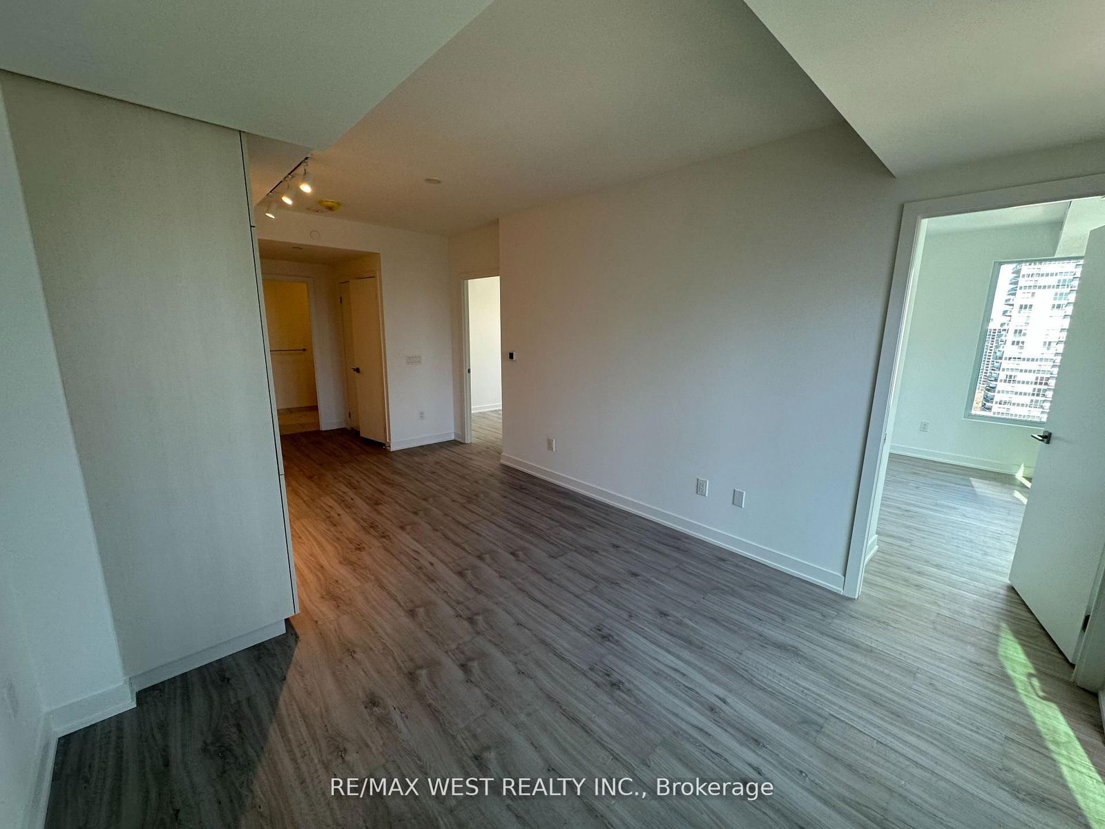 Photo 8 of Unit 2011, 252 Church St, Toronto, Church-Yonge Corridor — HOMEH
