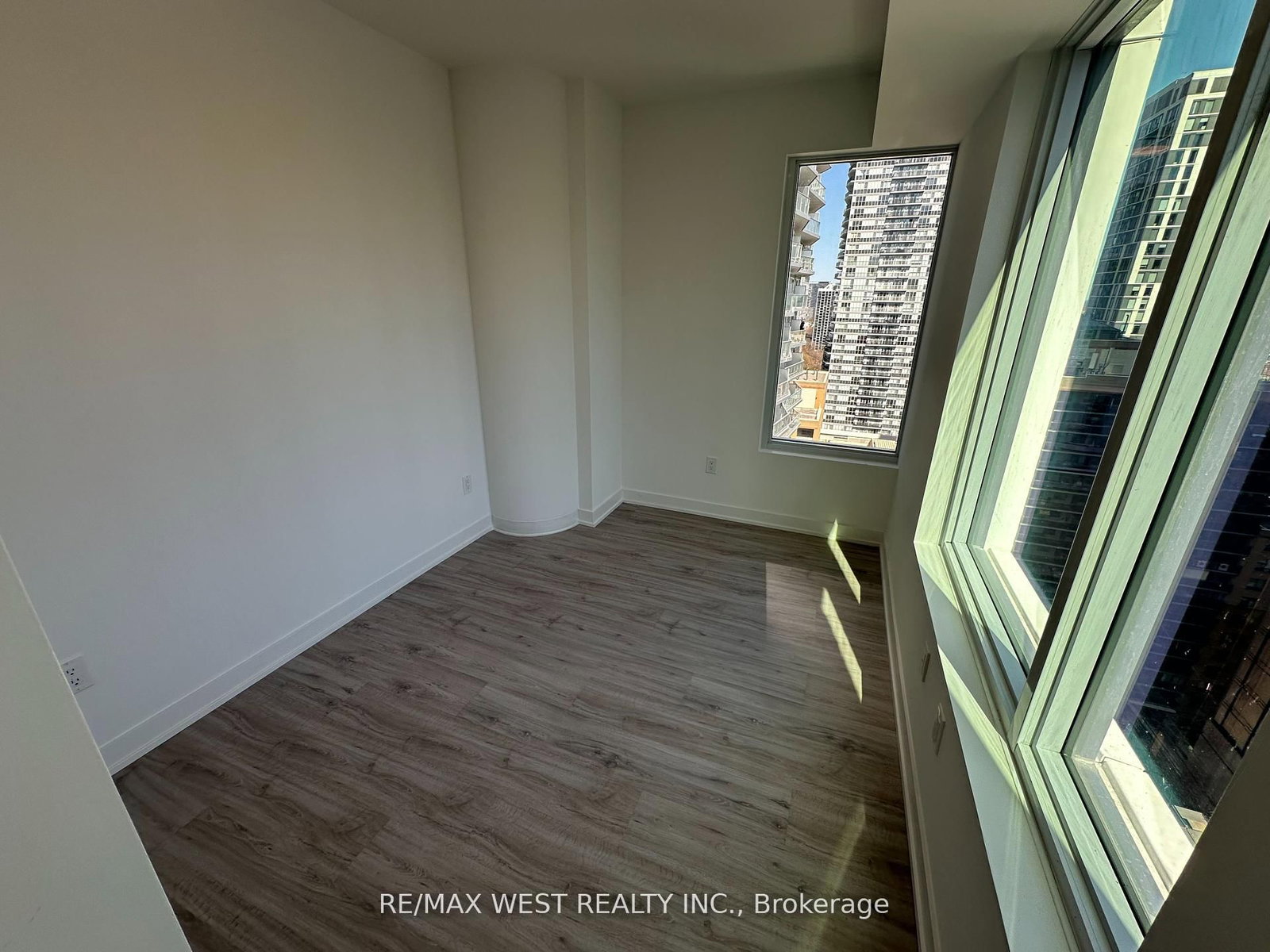 Photo 10 of Unit 2011, 252 Church St, Toronto, Church-Yonge Corridor — HOMEH