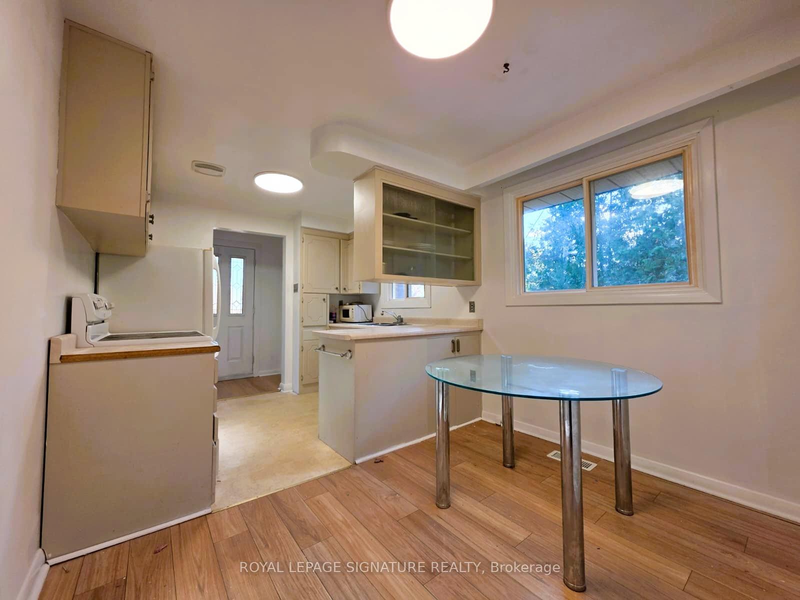 Photo 6 of 57 Foreht Crescent, Aurora, Aurora Heights — HOMEH