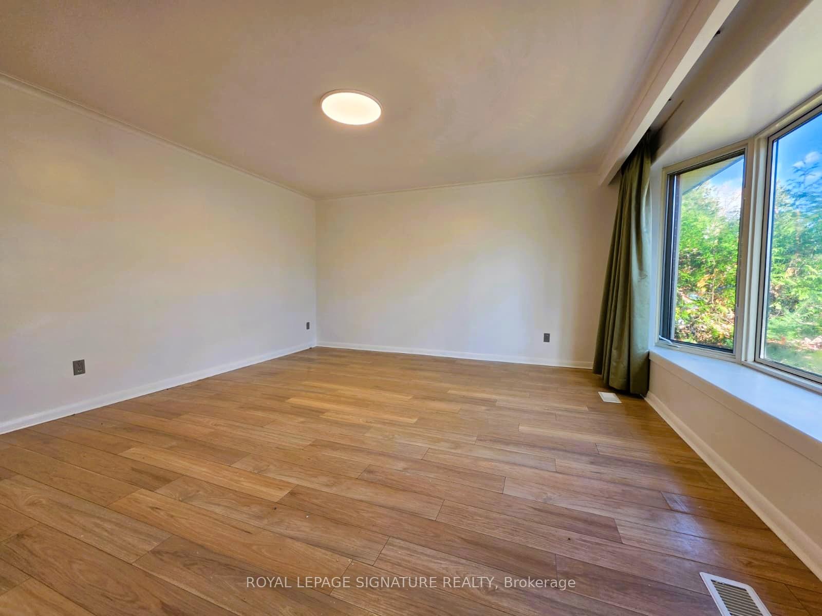 Photo 8 of 57 Foreht Crescent, Aurora, Aurora Heights — HOMEH