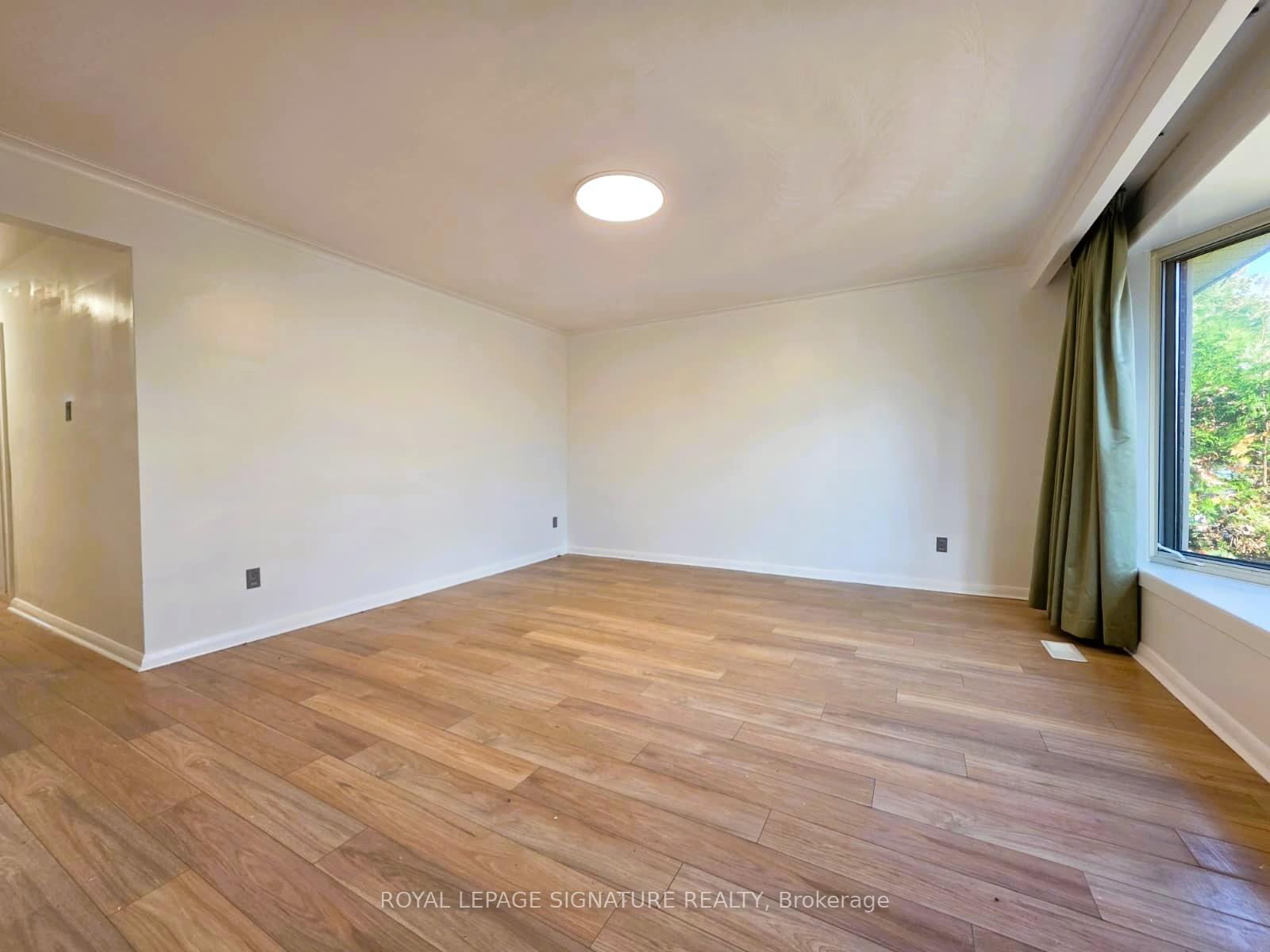 Photo 5 of 57 Foreht Crescent, Aurora, Aurora Heights — HOMEH