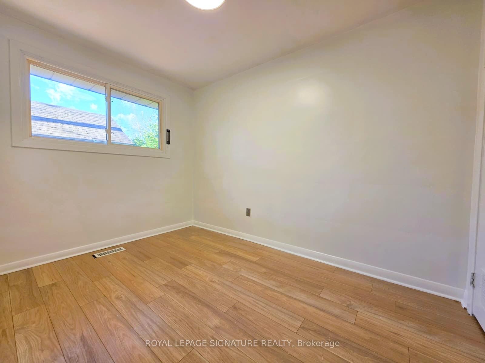 Photo 7 of 57 Foreht Crescent, Aurora, Aurora Heights — HOMEH