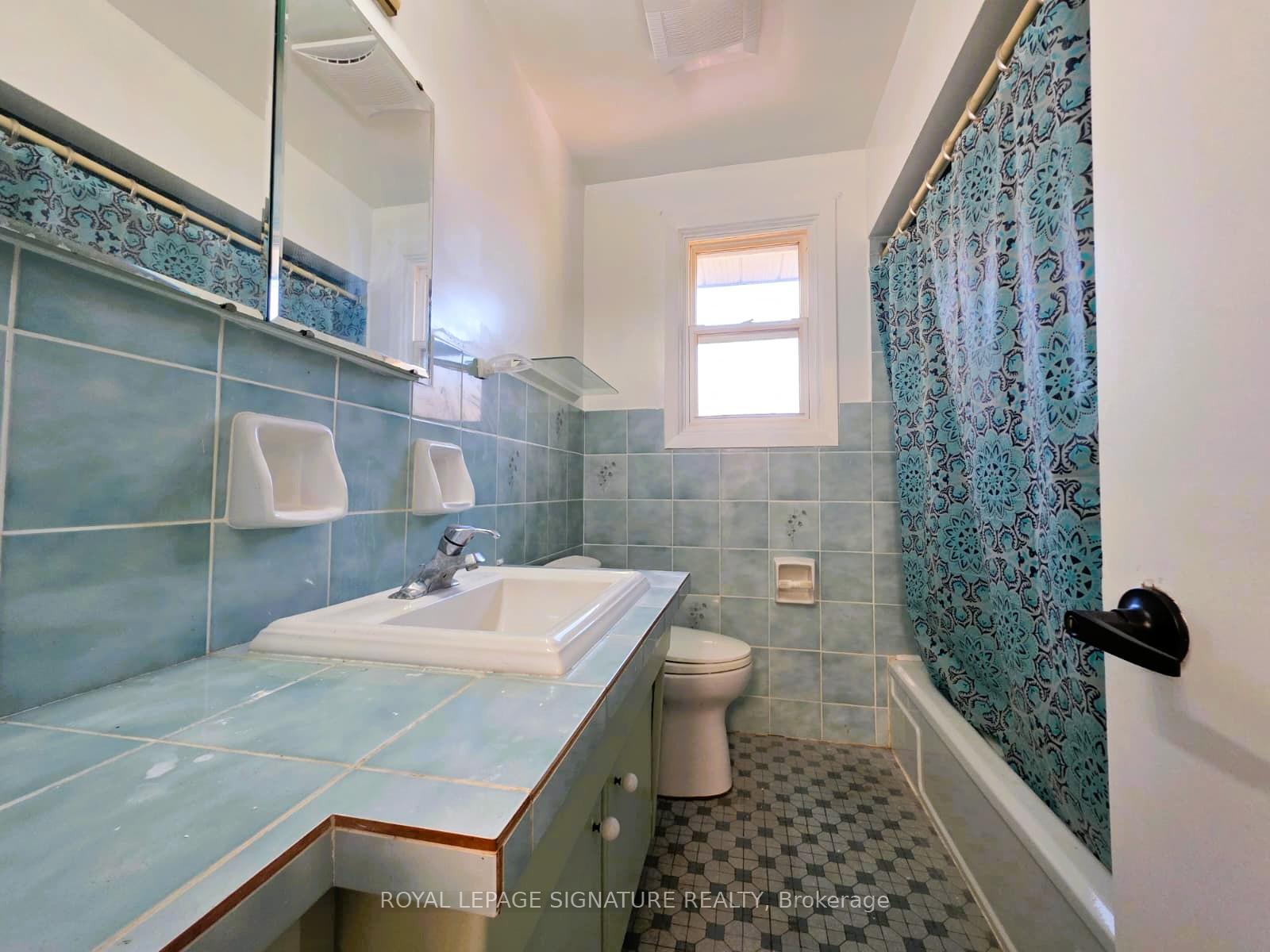 Photo 13 of 57 Foreht Crescent, Aurora, Aurora Heights — HOMEH