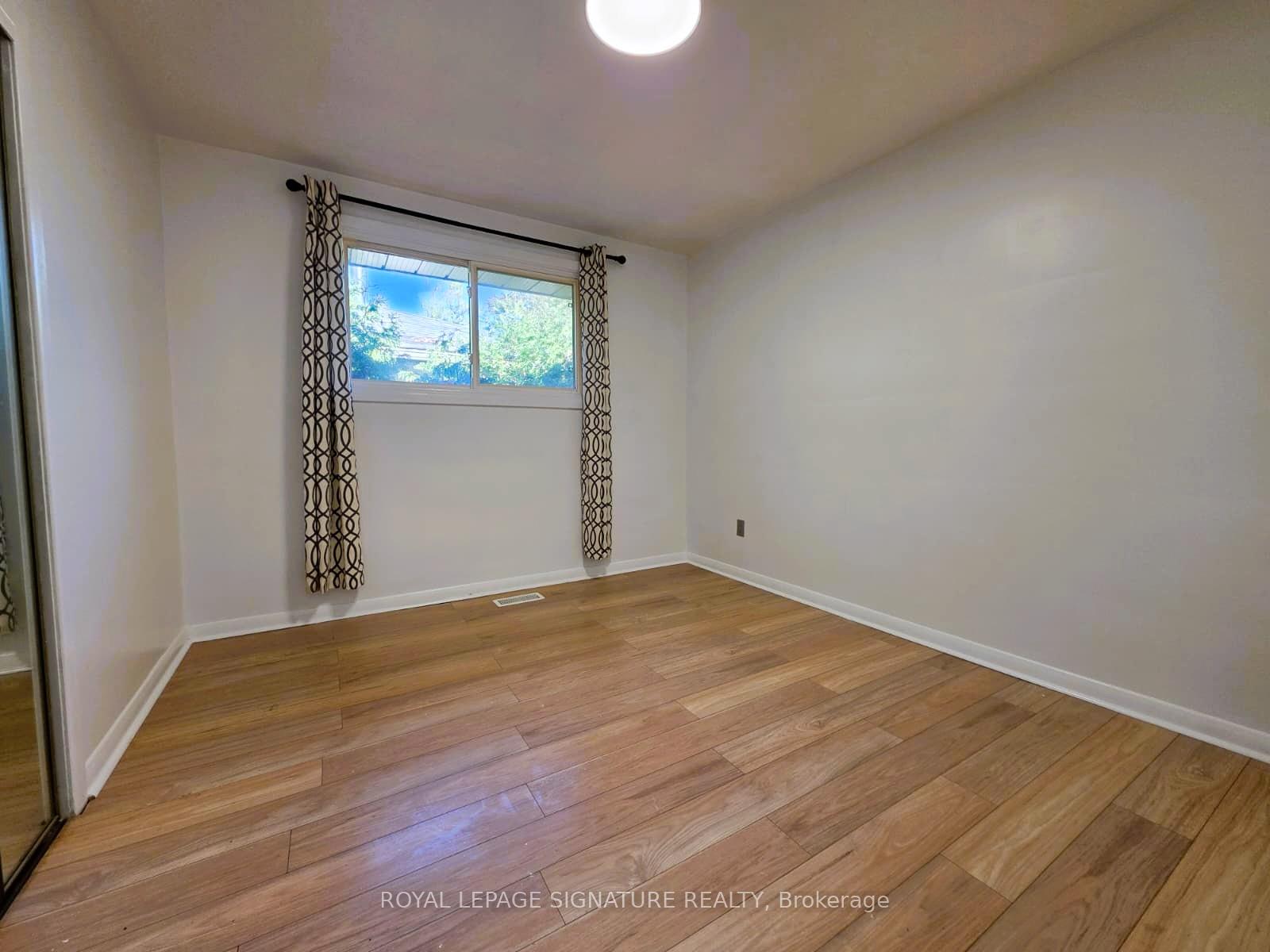 Photo 11 of 57 Foreht Crescent, Aurora, Aurora Heights — HOMEH