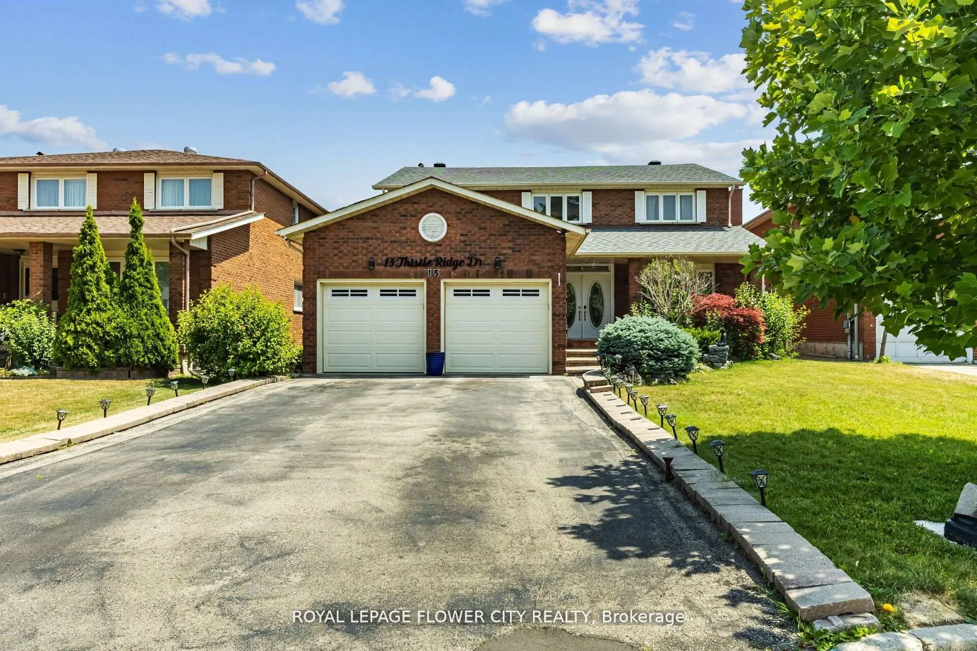 Photo 2 of 15 Thistle Ridge Drive NE, Vaughan, East Woodbridge — HOMEH