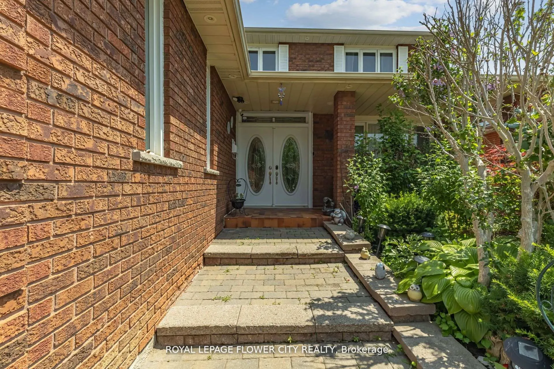 Photo 3 of 15 Thistle Ridge Drive NE, Vaughan, East Woodbridge — HOMEH