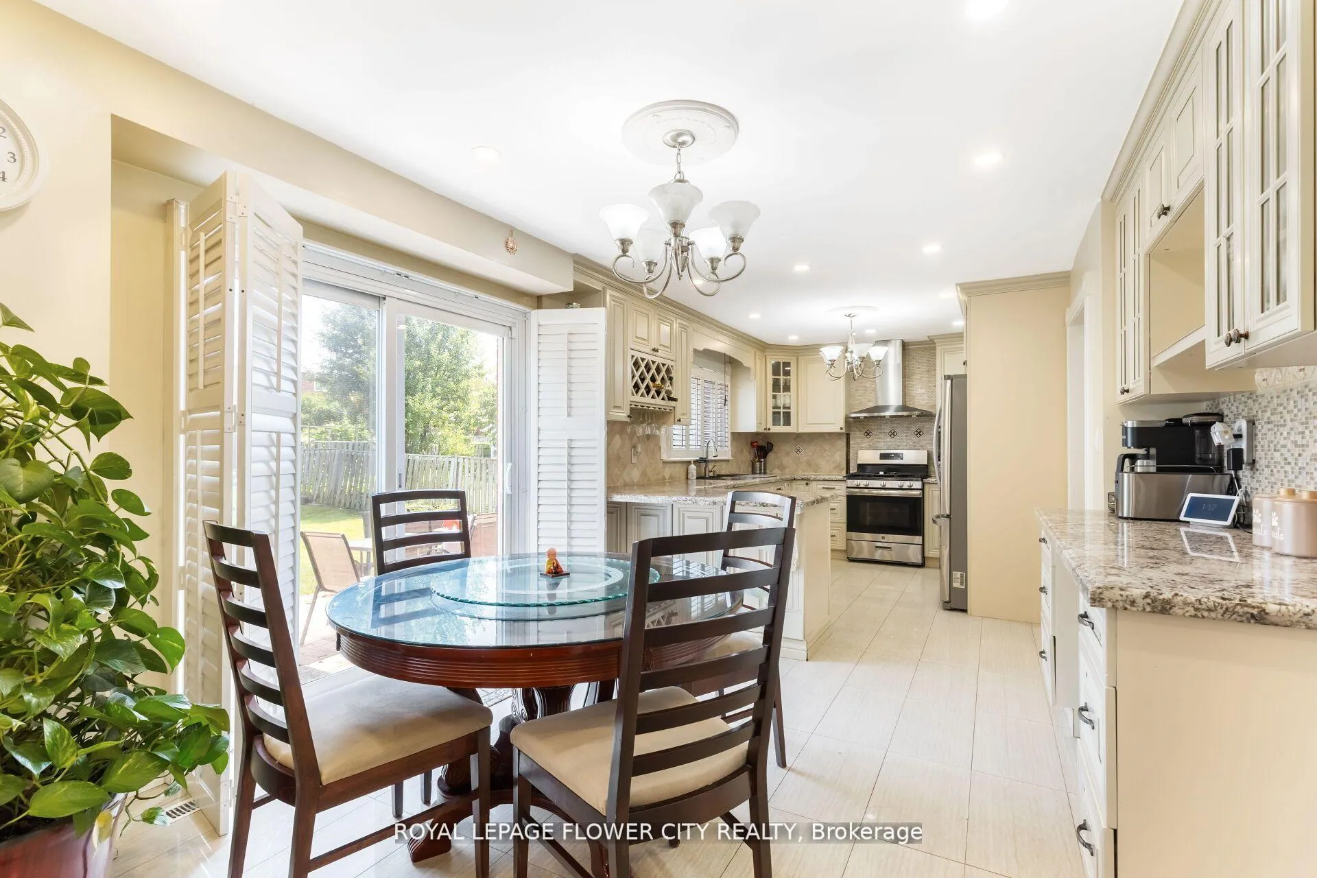 Photo 13 of 15 Thistle Ridge Drive NE, Vaughan, East Woodbridge — HOMEH