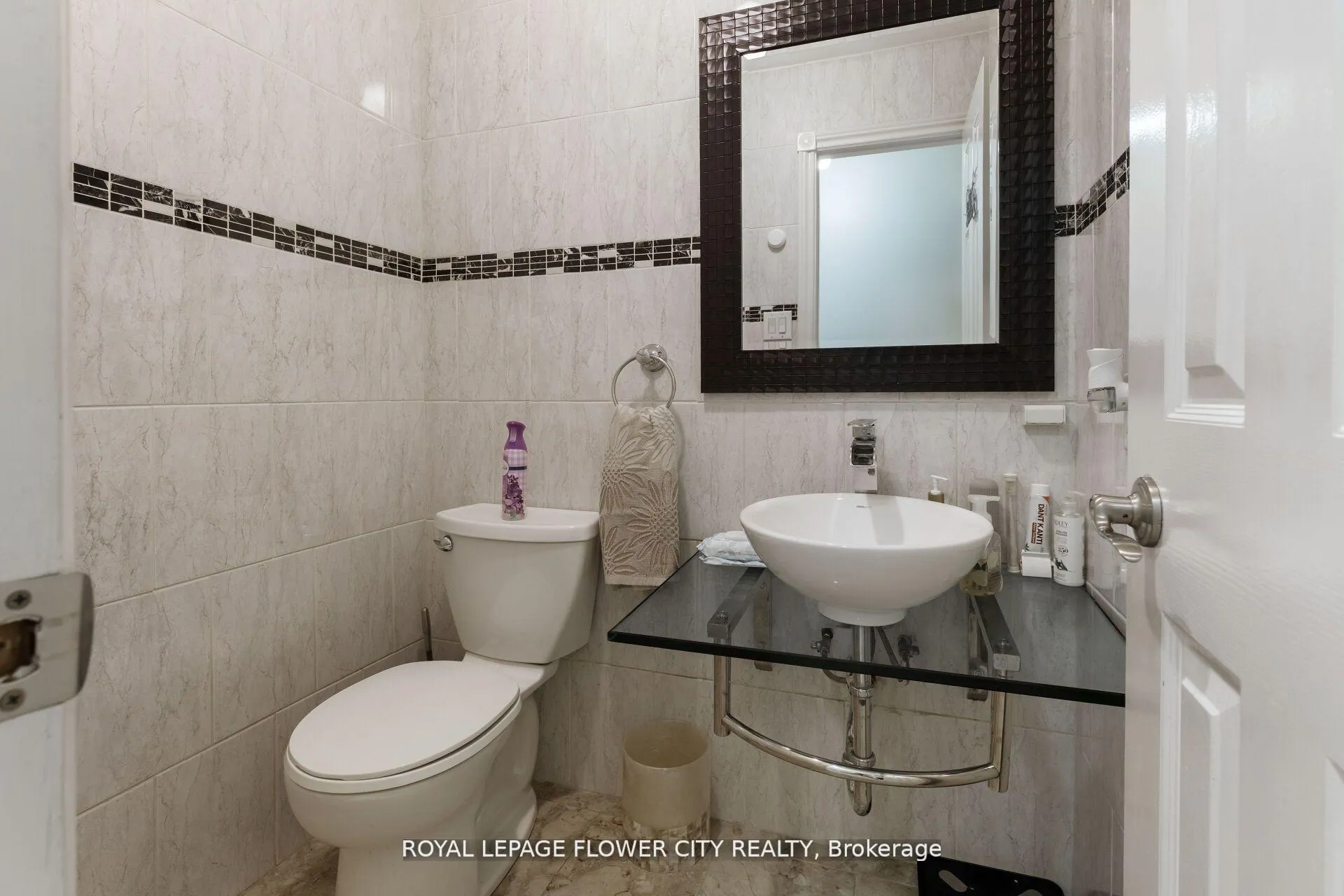 Photo 19 of 15 Thistle Ridge Drive NE, Vaughan, East Woodbridge — HOMEH