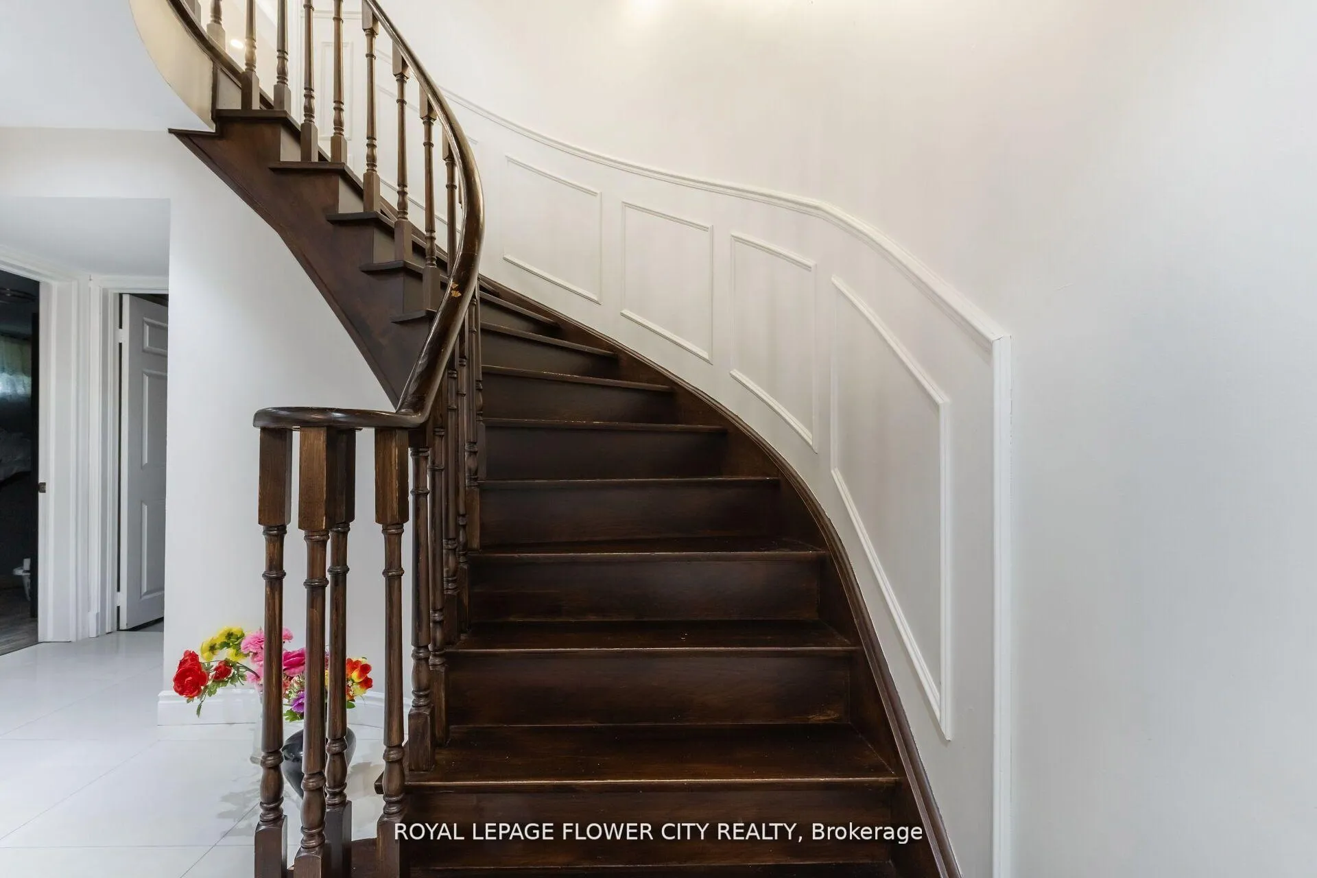 Photo 32 of 15 Thistle Ridge Drive NE, Vaughan, East Woodbridge — HOMEH