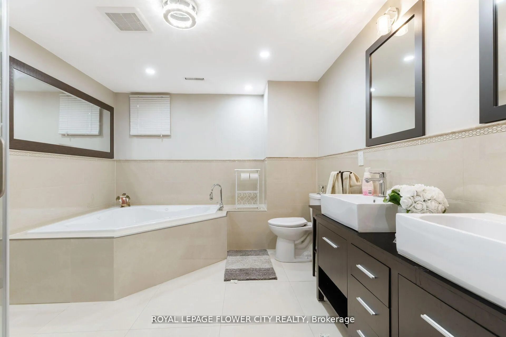 Photo 38 of 15 Thistle Ridge Drive NE, Vaughan, East Woodbridge — HOMEH