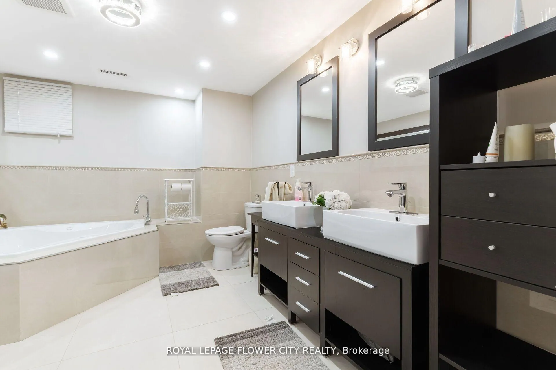 Photo 39 of 15 Thistle Ridge Drive NE, Vaughan, East Woodbridge — HOMEH
