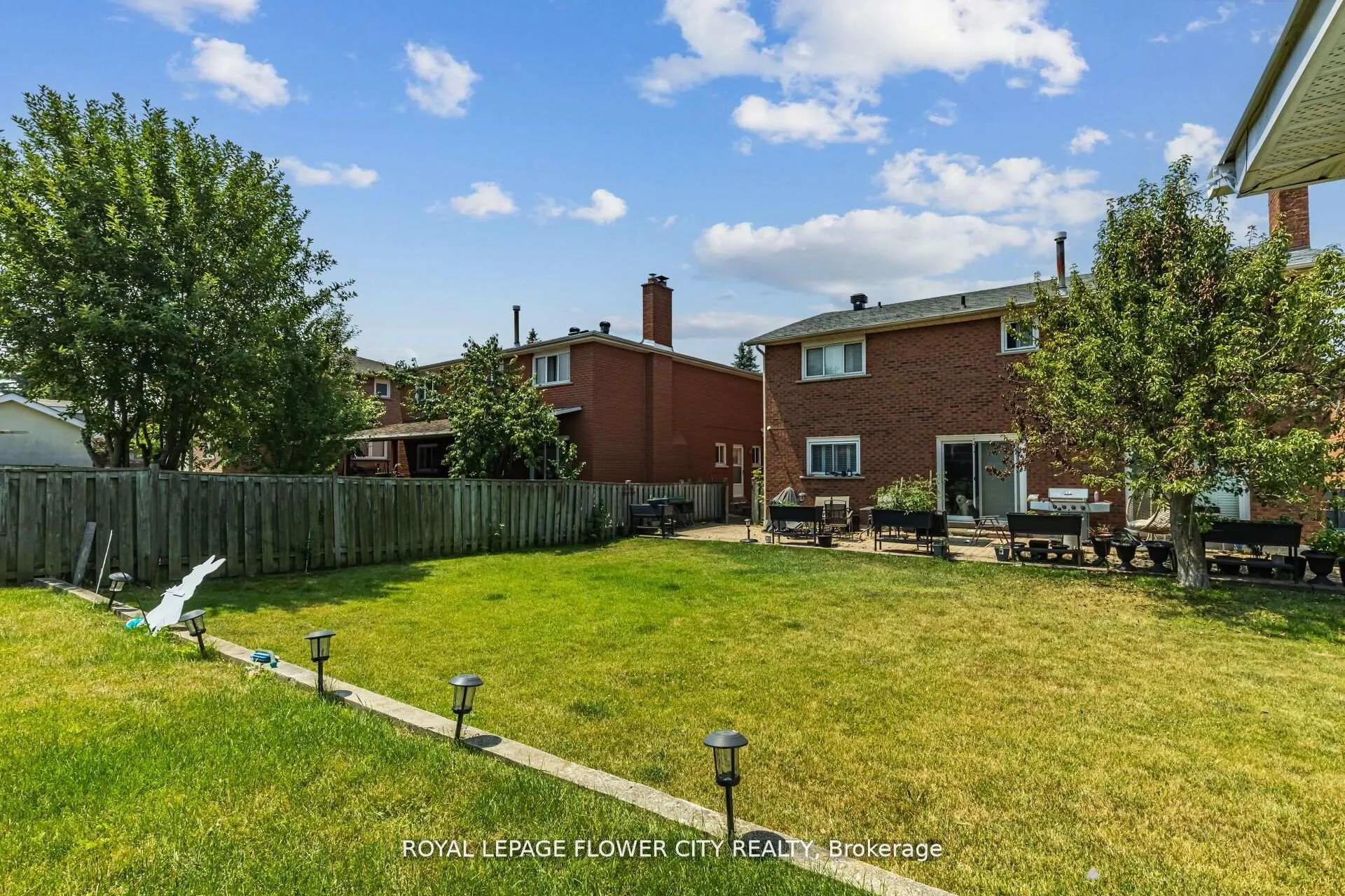 Photo 43 of 15 Thistle Ridge Drive NE, Vaughan, East Woodbridge — HOMEH