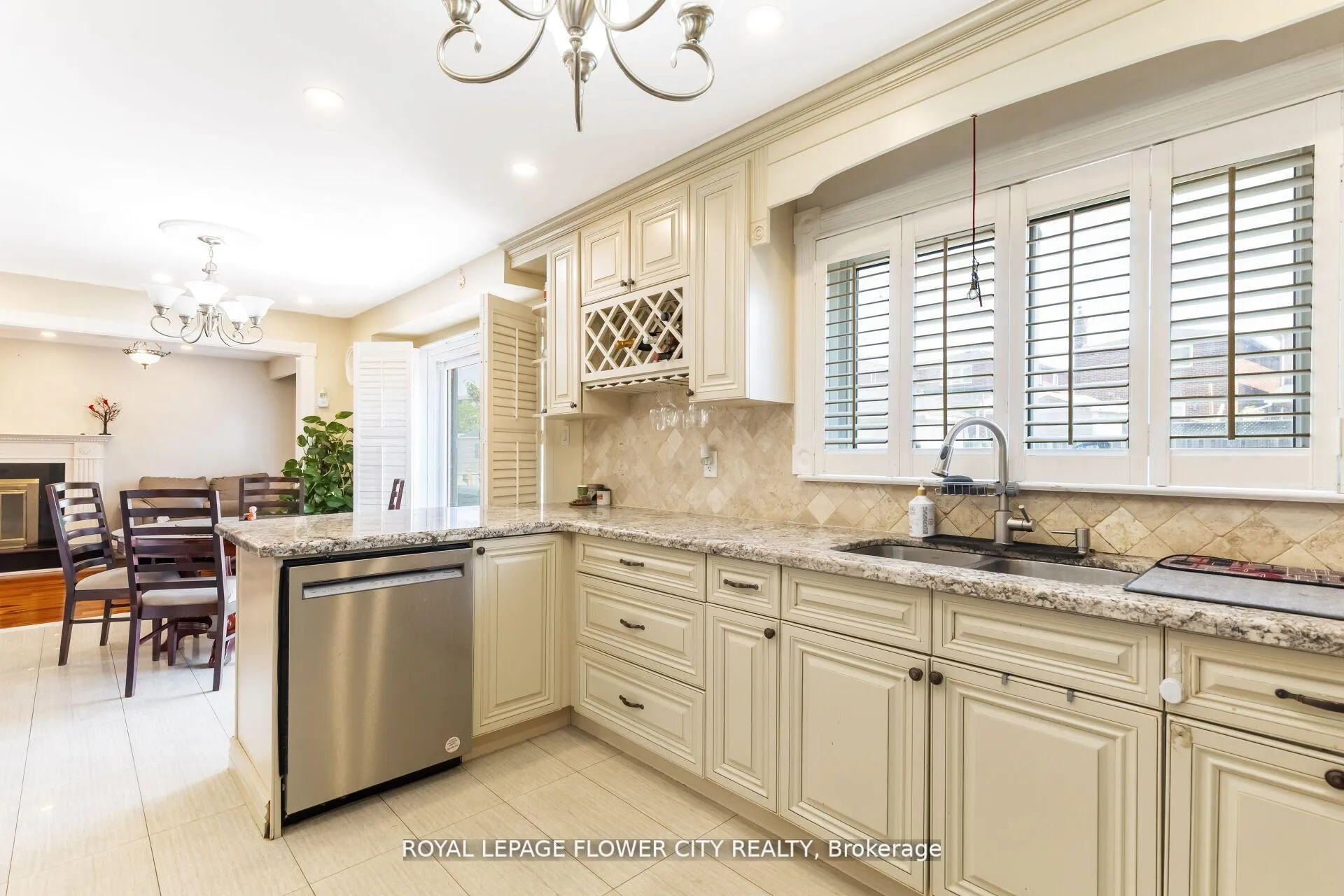 Photo 46 of 15 Thistle Ridge Drive NE, Vaughan, East Woodbridge — HOMEH