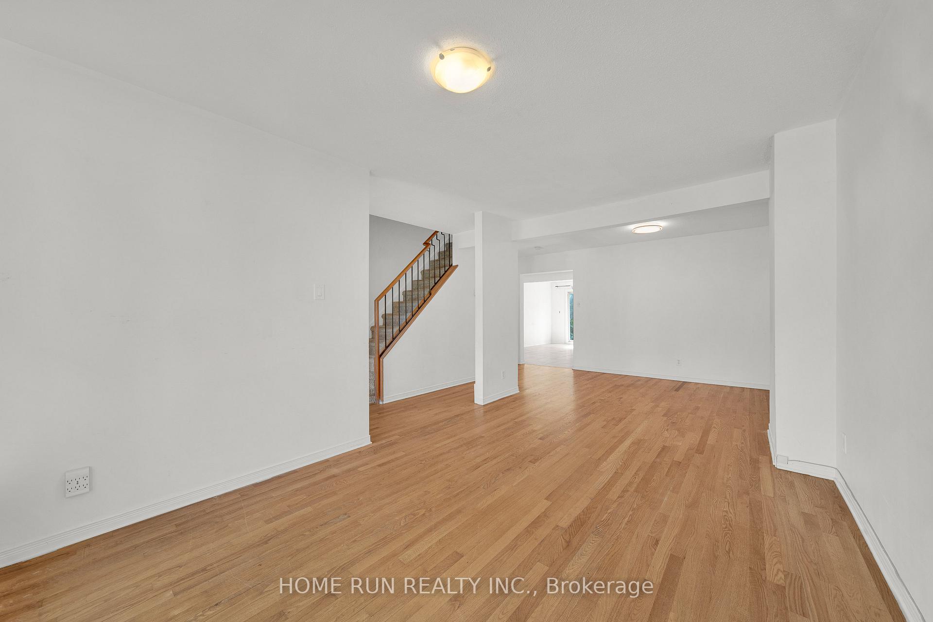 Photo 4 of 2555 Hunters Point Crescent, Ottawa, Emerald Woods/Sawmill Creek — HOMEH