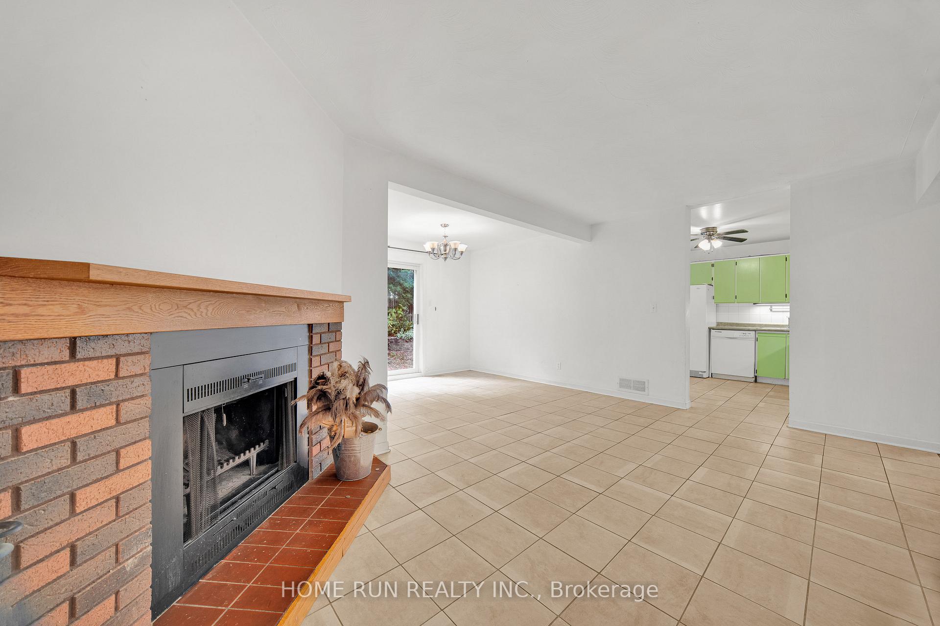 Photo 9 of 2555 Hunters Point Crescent, Ottawa, Emerald Woods/Sawmill Creek — HOMEH