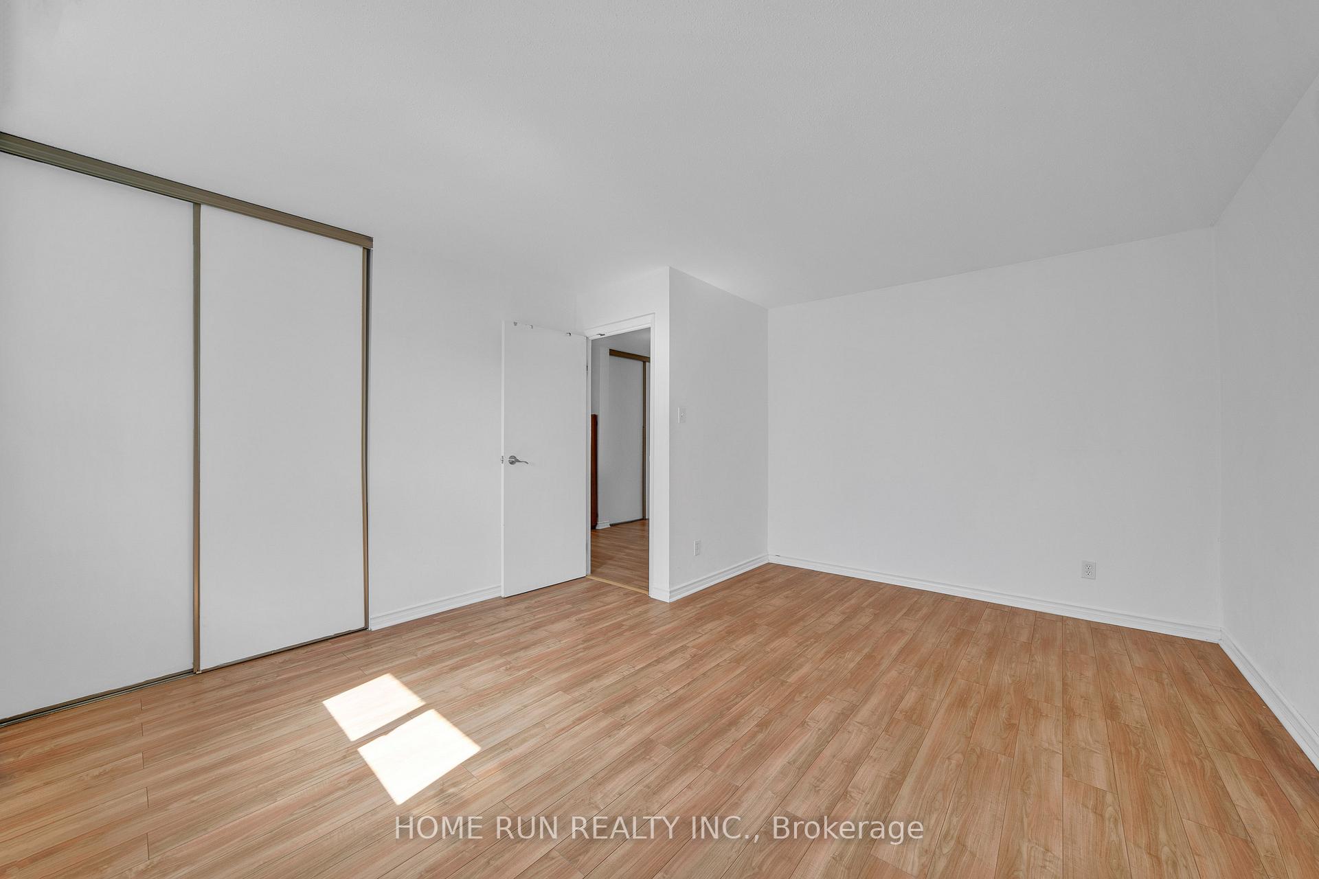 Photo 12 of 2555 Hunters Point Crescent, Ottawa, Emerald Woods/Sawmill Creek — HOMEH