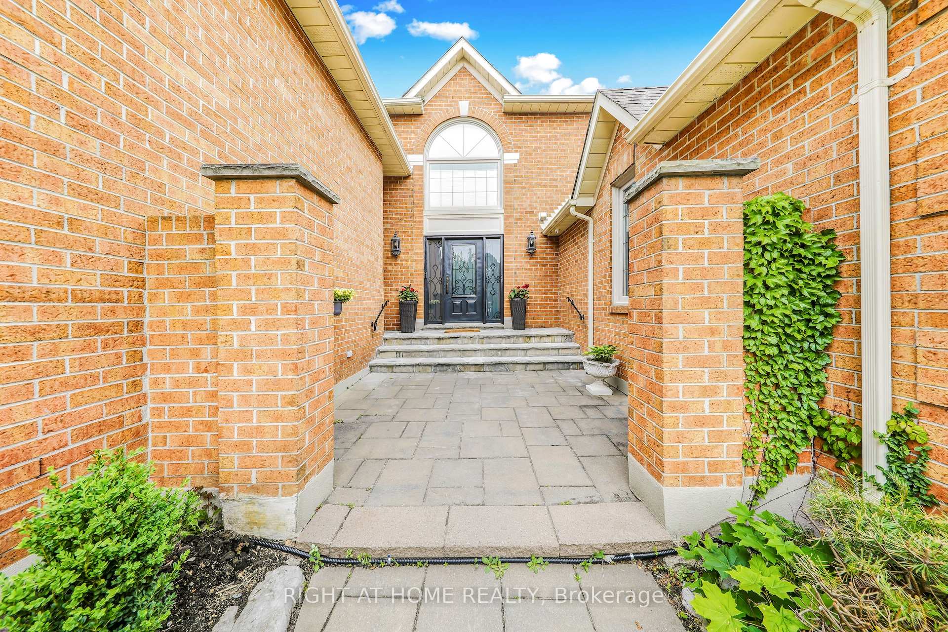 Photo 4 of 20 Woburn Drive, Vaughan, Islington Woods — HOMEH