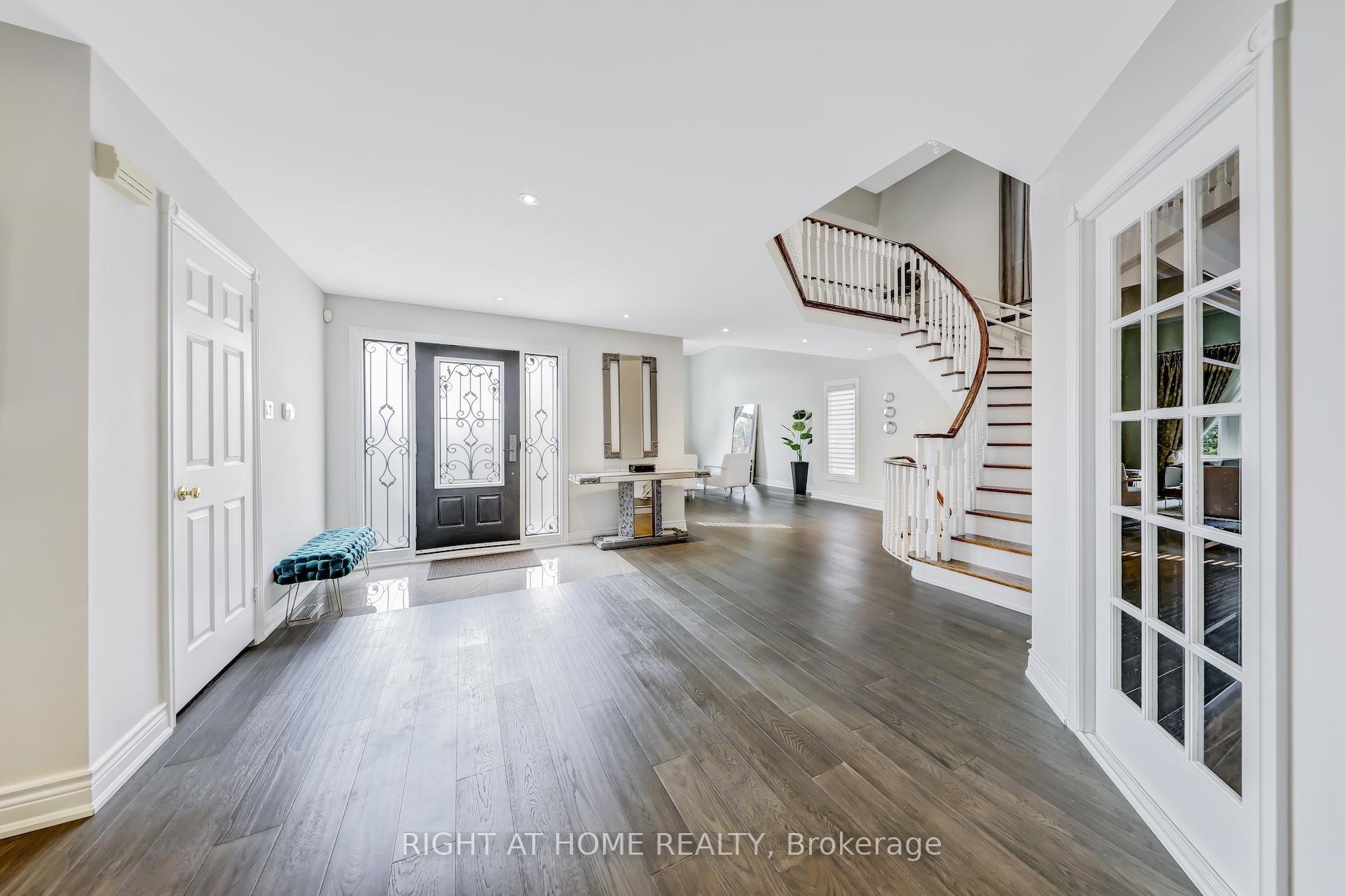 Photo 5 of 20 Woburn Drive, Vaughan, Islington Woods — HOMEH