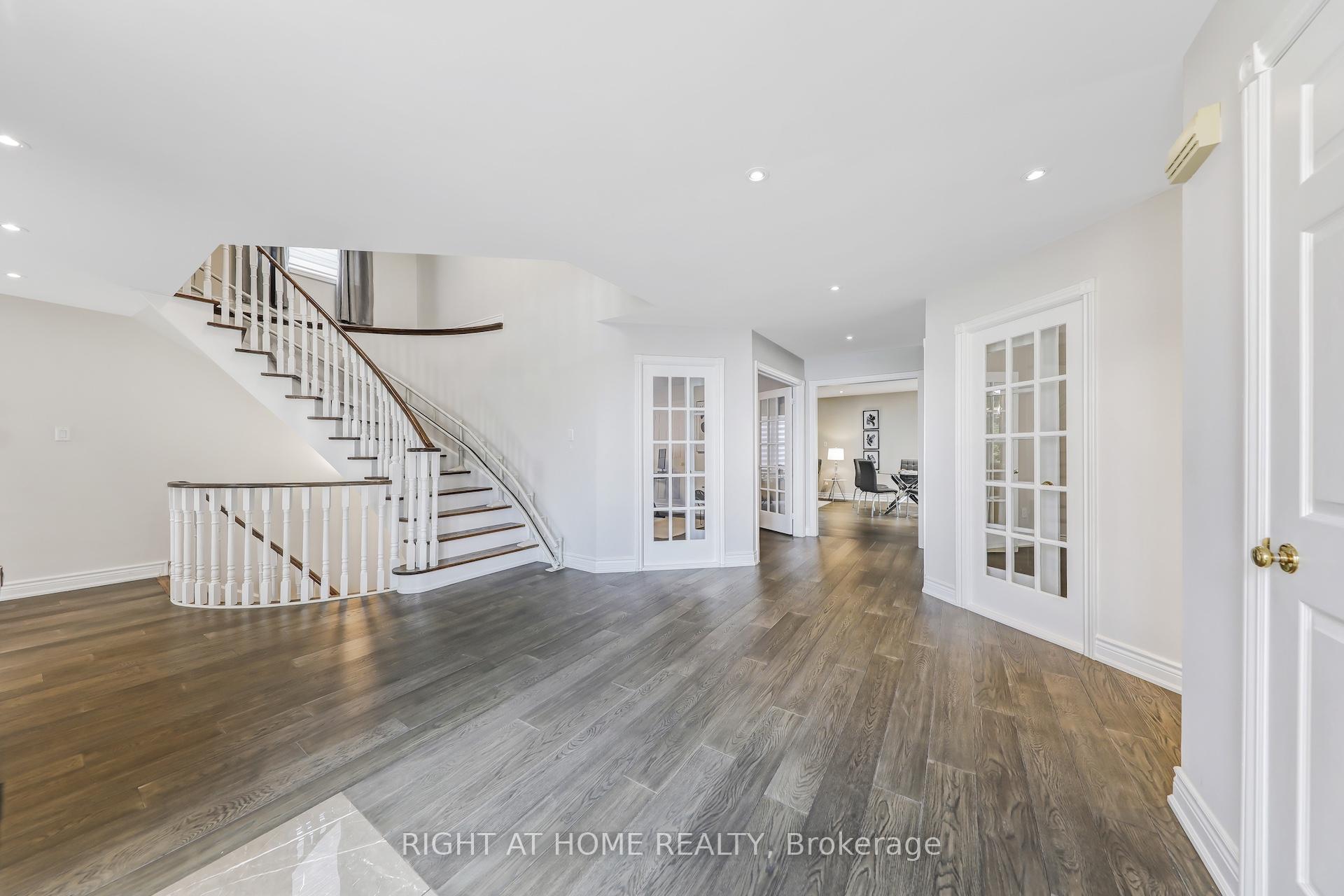 Photo 7 of 20 Woburn Drive, Vaughan, Islington Woods — HOMEH