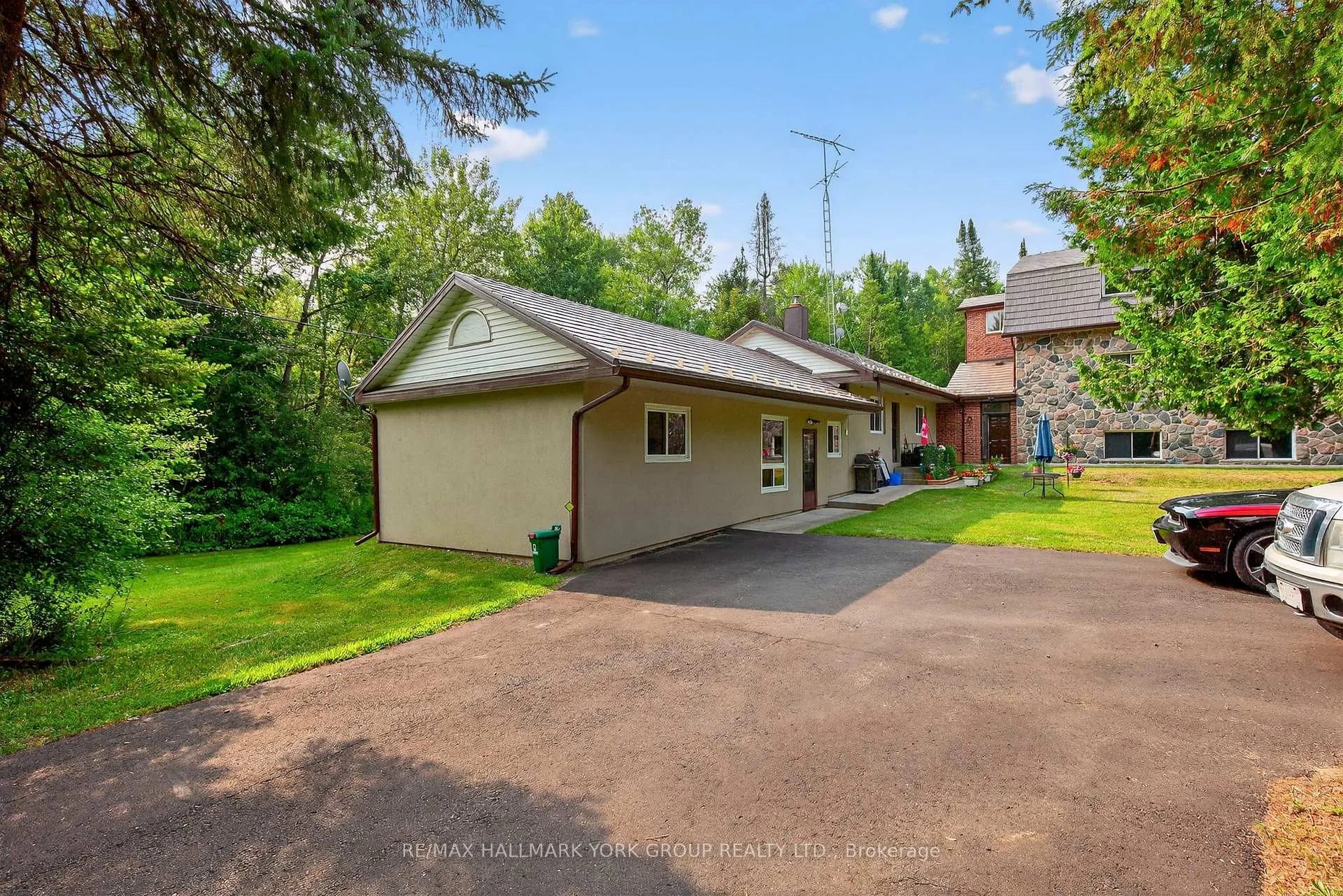 Photo 3 of 245 Davis Drive, Uxbridge, Rural Uxbridge — HOMEH