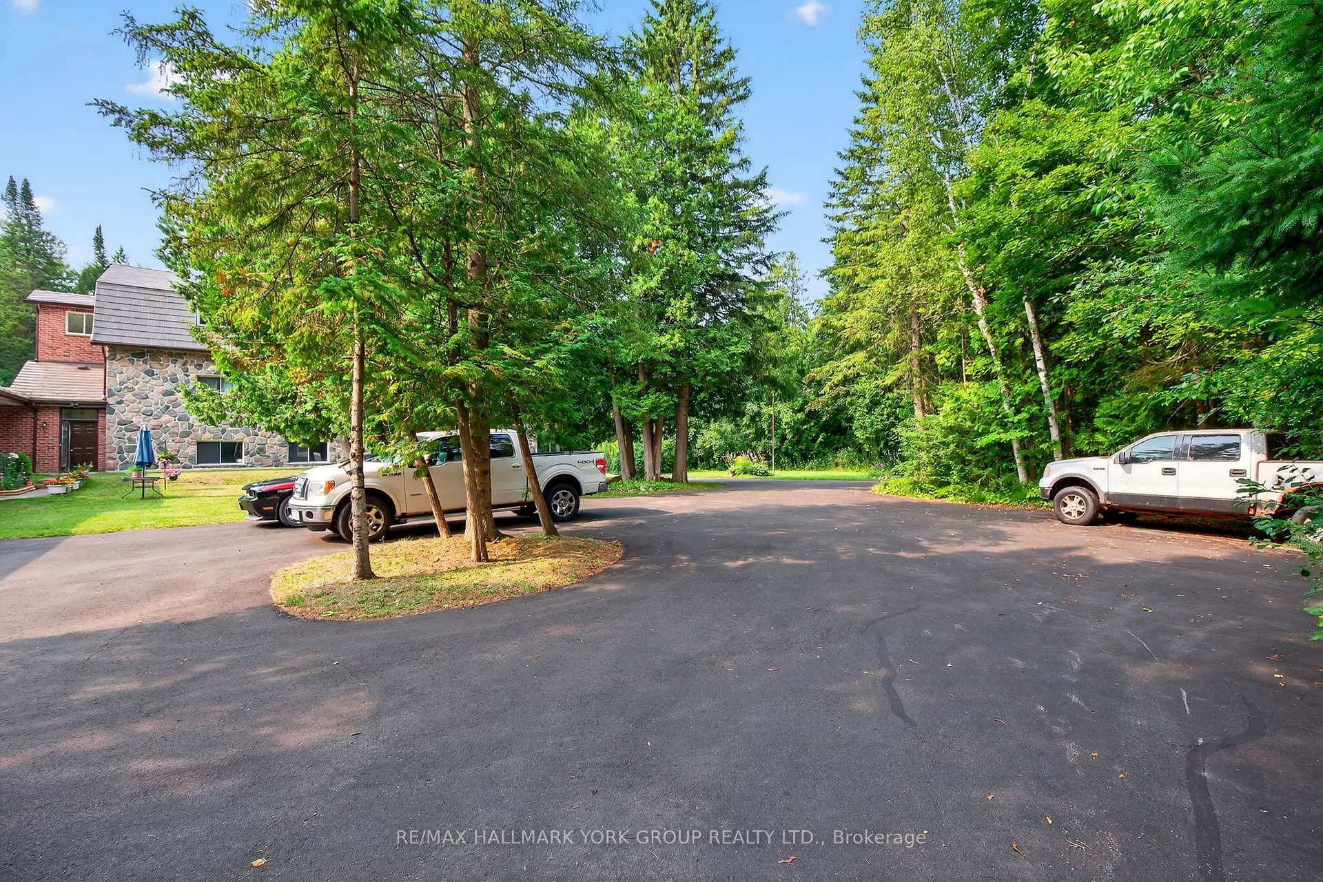 Photo 4 of 245 Davis Drive, Uxbridge, Rural Uxbridge — HOMEH