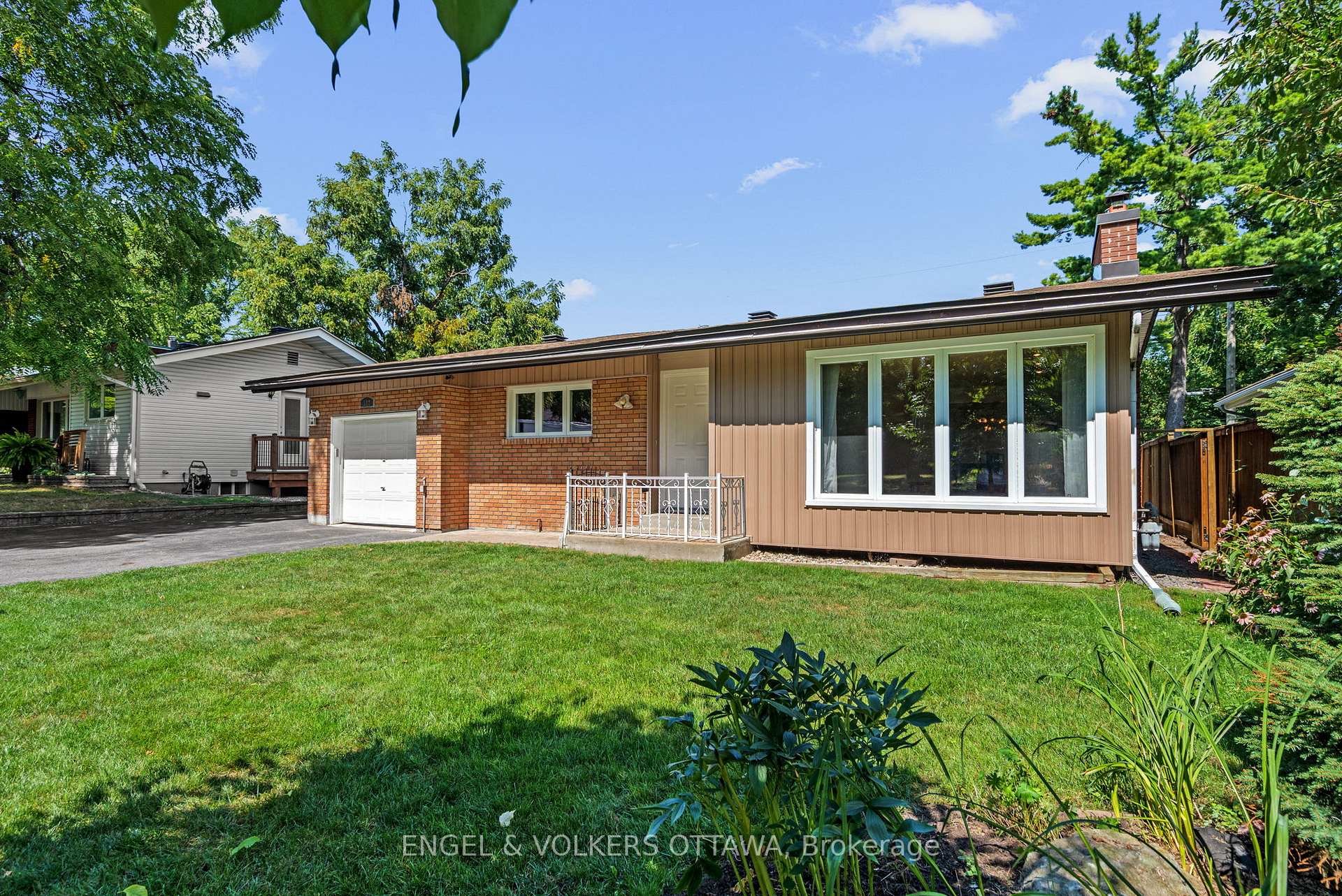 Photo 1 of 337 Mountbatten Avenue, Ottawa, Alta Vista/Faircrest Heights — HOMEH