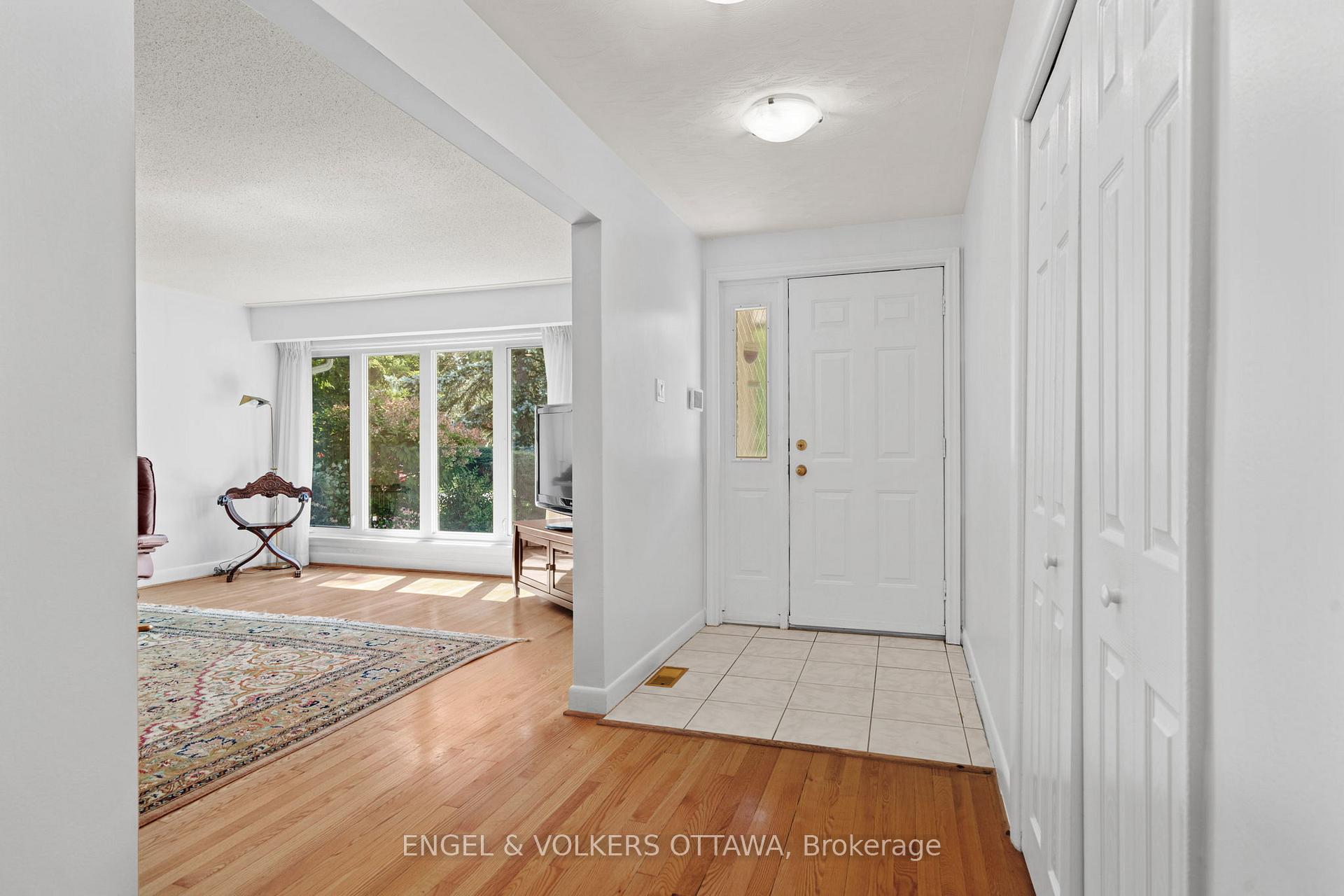 Photo 2 of 337 Mountbatten Avenue, Ottawa, Alta Vista/Faircrest Heights — HOMEH