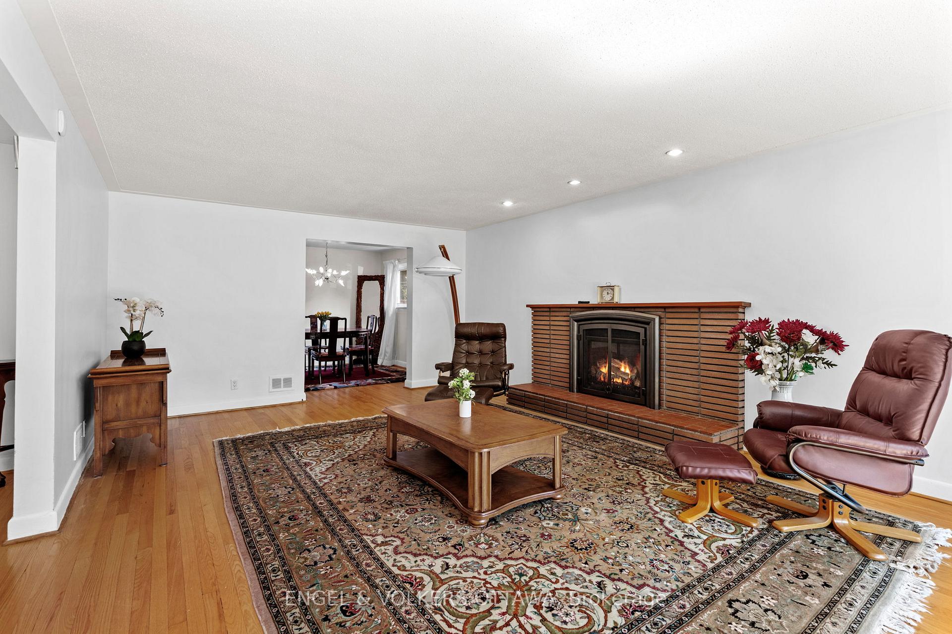 Photo 3 of 337 Mountbatten Avenue, Ottawa, Alta Vista/Faircrest Heights — HOMEH