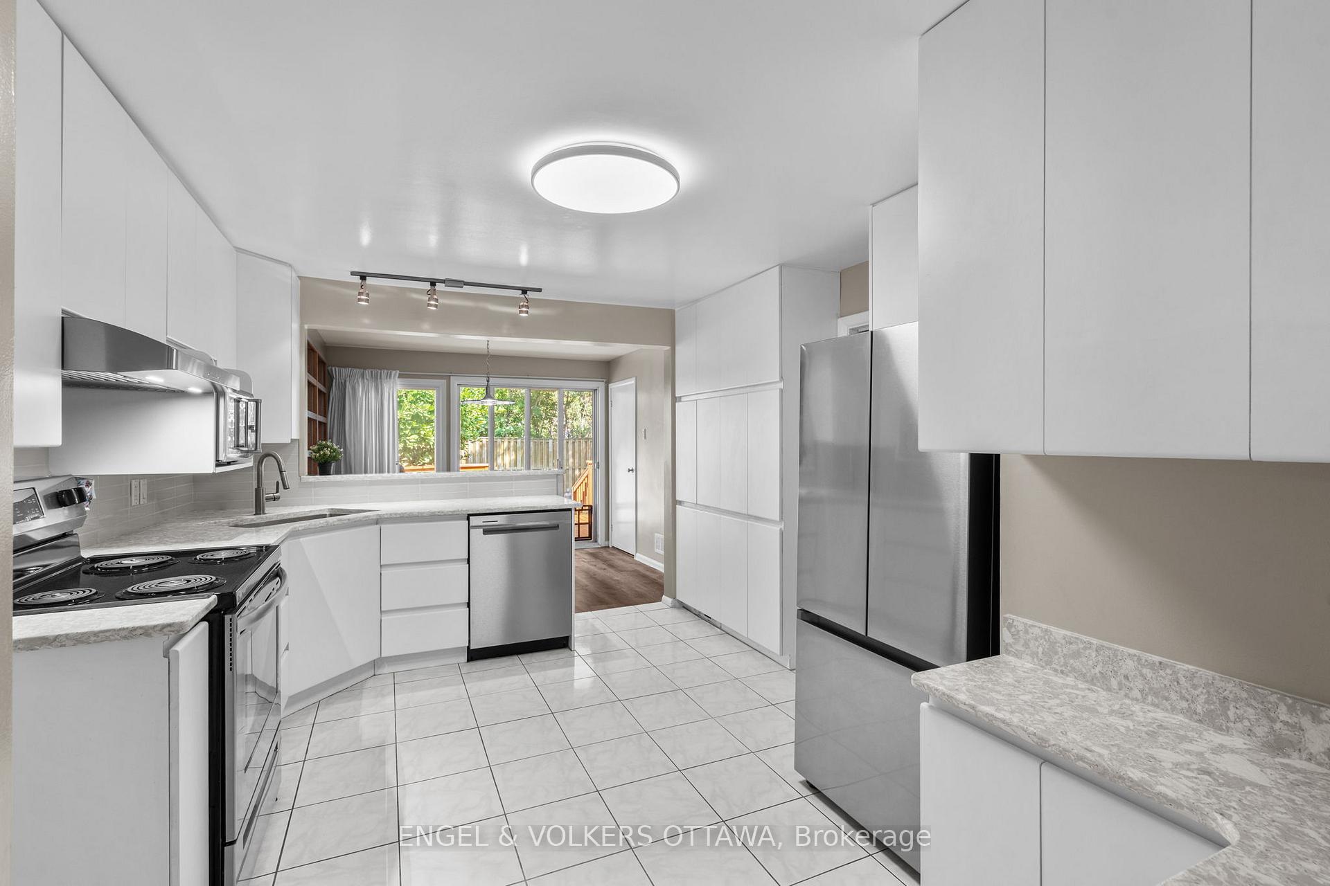 Photo 6 of 337 Mountbatten Avenue, Ottawa, Alta Vista/Faircrest Heights — HOMEH