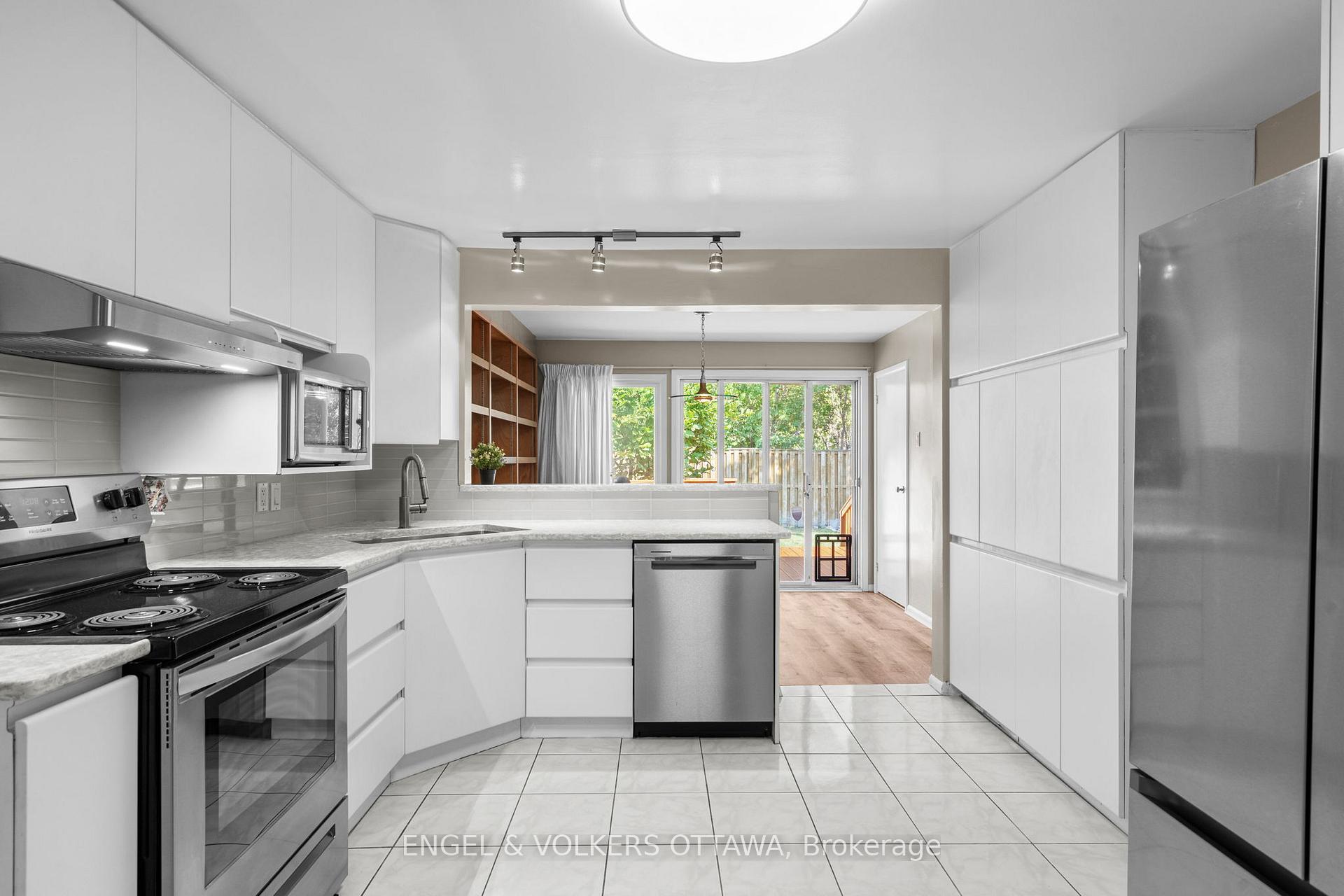 Photo 7 of 337 Mountbatten Avenue, Ottawa, Alta Vista/Faircrest Heights — HOMEH