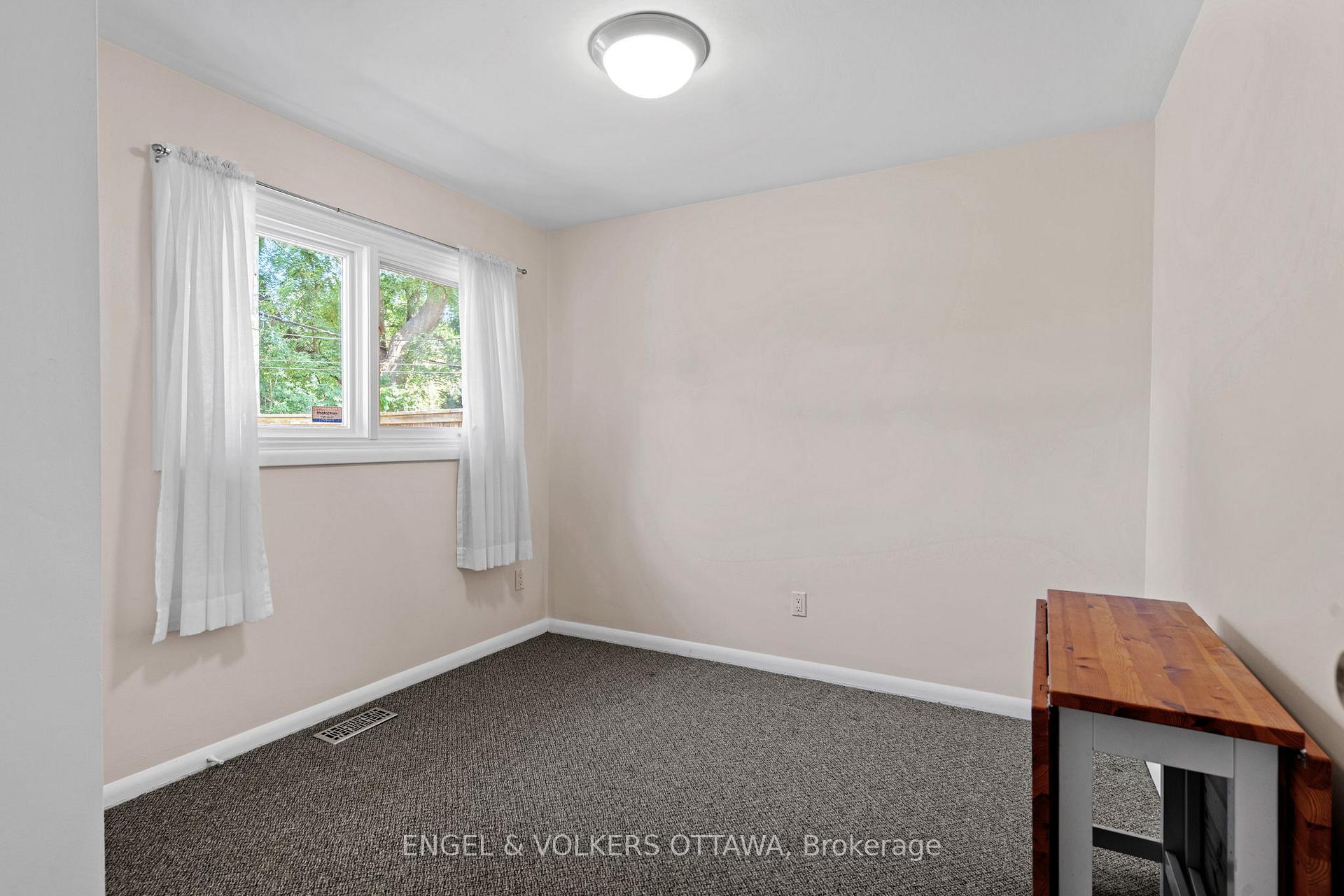 Photo 13 of 337 Mountbatten Avenue, Ottawa, Alta Vista/Faircrest Heights — HOMEH