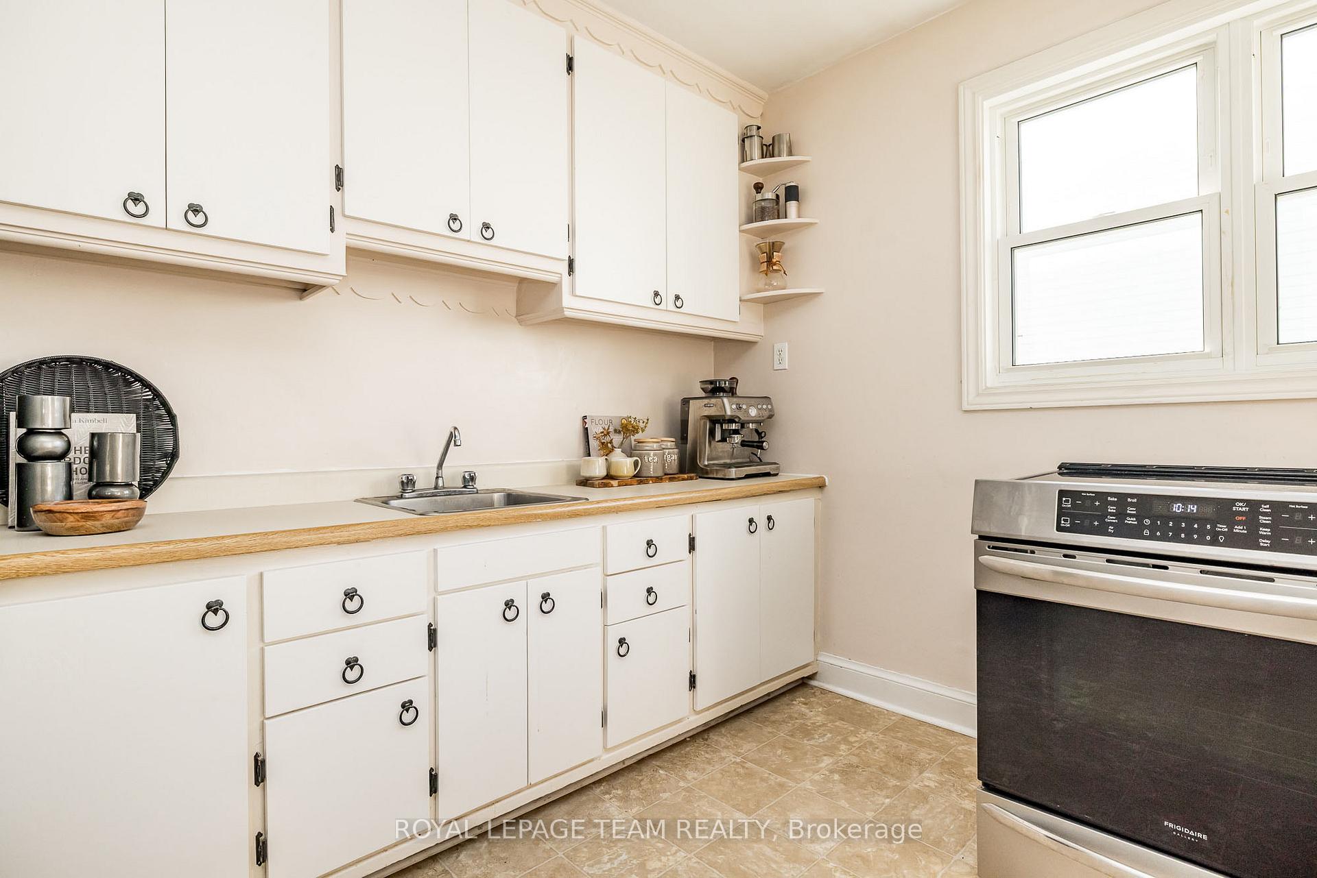 Photo 11 of 192 Durocher Street, Ottawa, Vanier — HOMEH