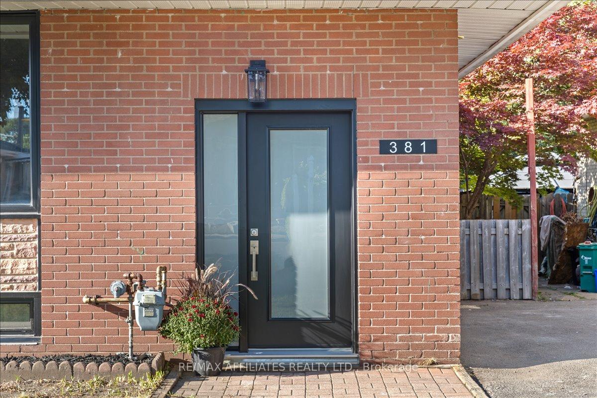 Photo 3 of 381 Spartan Avenue, Ottawa, Vanier — HOMEH