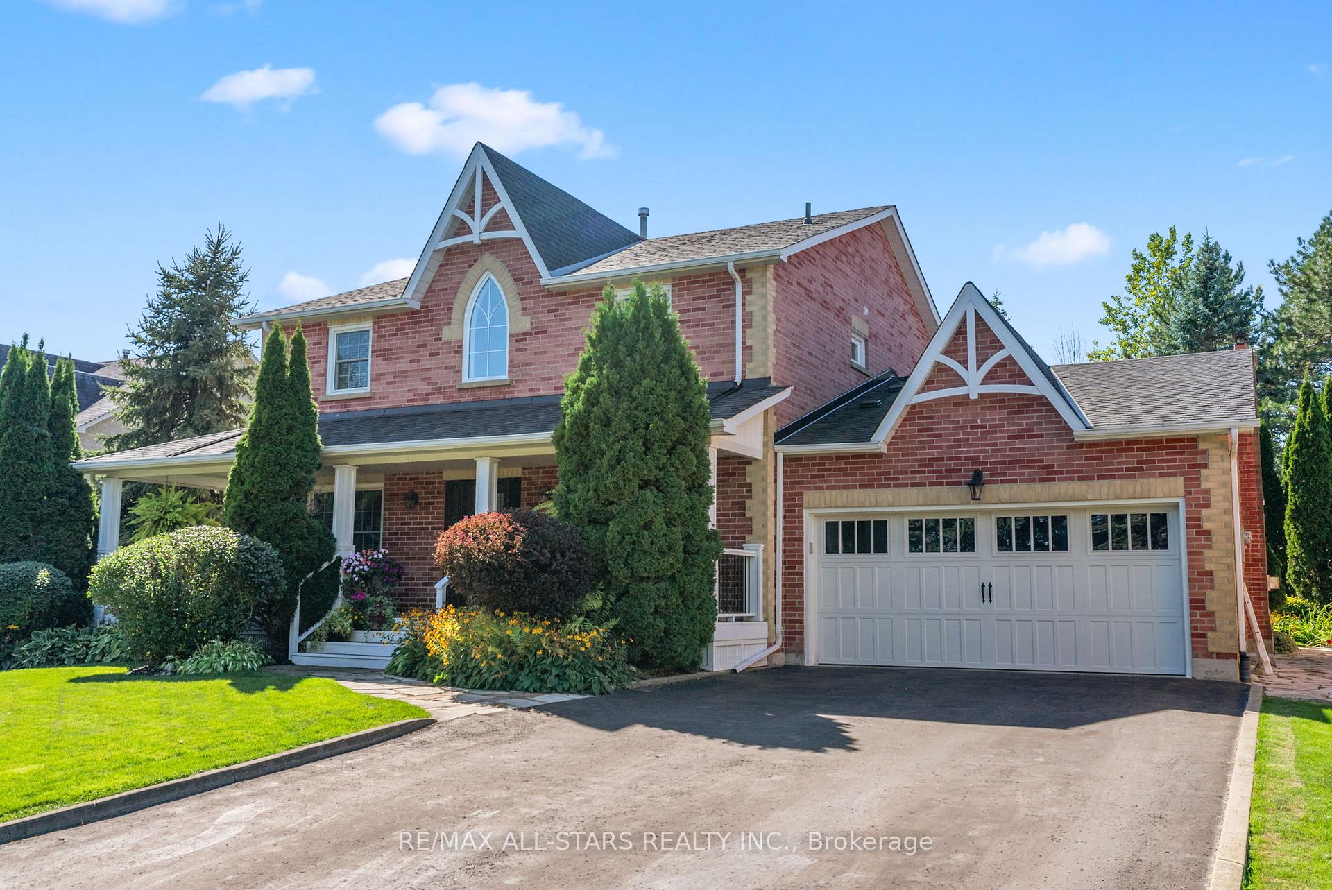 Photo 2 of 24 Colonel Sharpe Crescent, Uxbridge — HOMEH