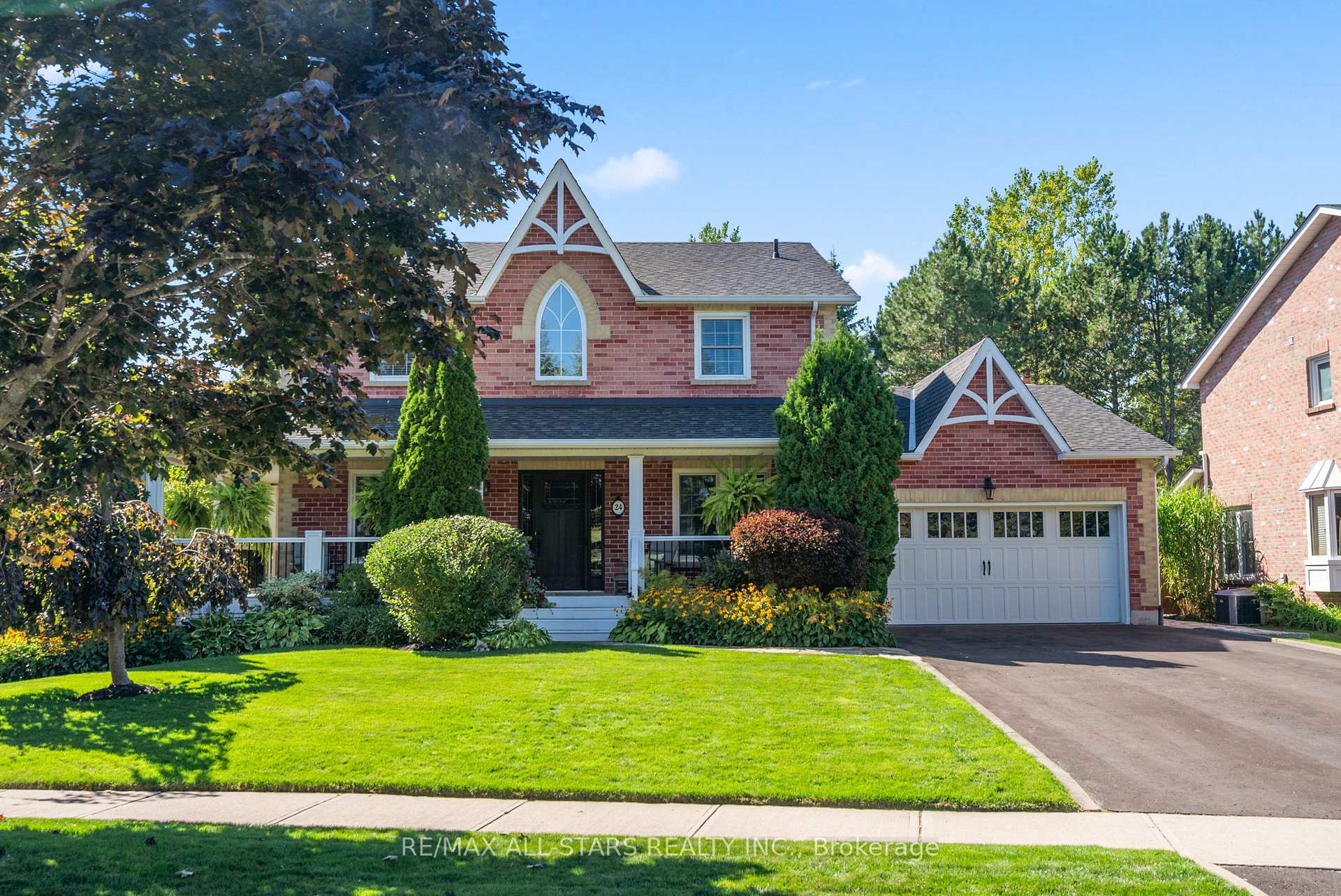 Photo 3 of 24 Colonel Sharpe Crescent, Uxbridge — HOMEH