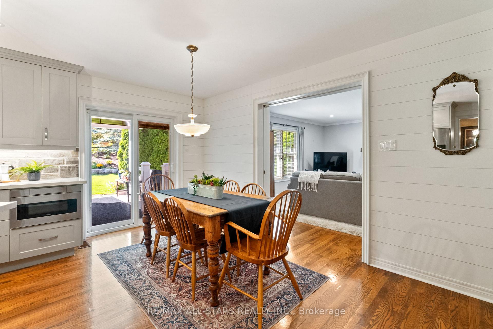 Photo 10 of 24 Colonel Sharpe Crescent, Uxbridge — HOMEH
