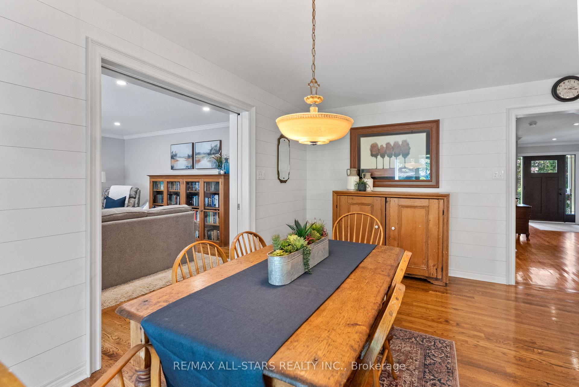Photo 13 of 24 Colonel Sharpe Crescent, Uxbridge — HOMEH