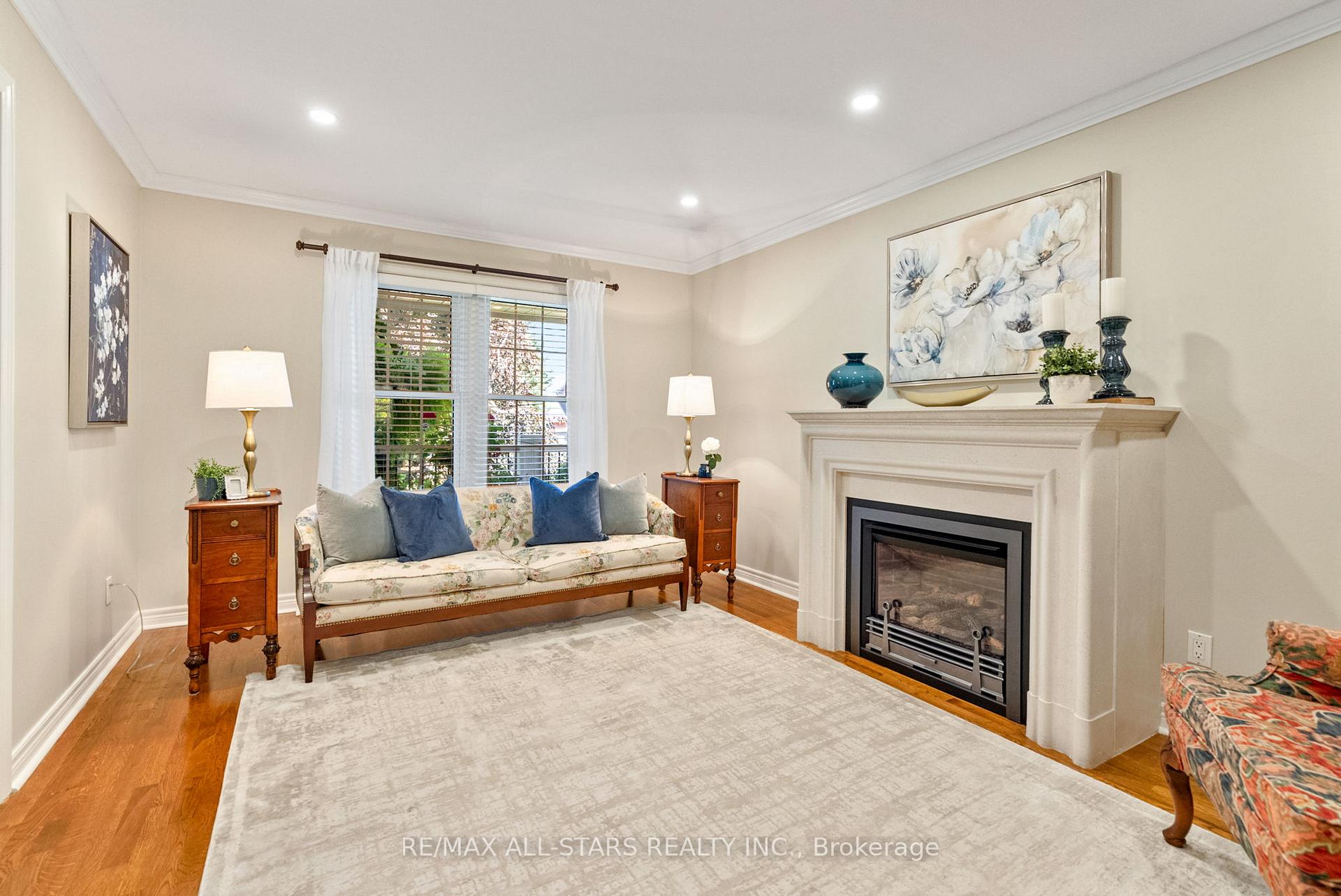 Photo 17 of 24 Colonel Sharpe Crescent, Uxbridge — HOMEH
