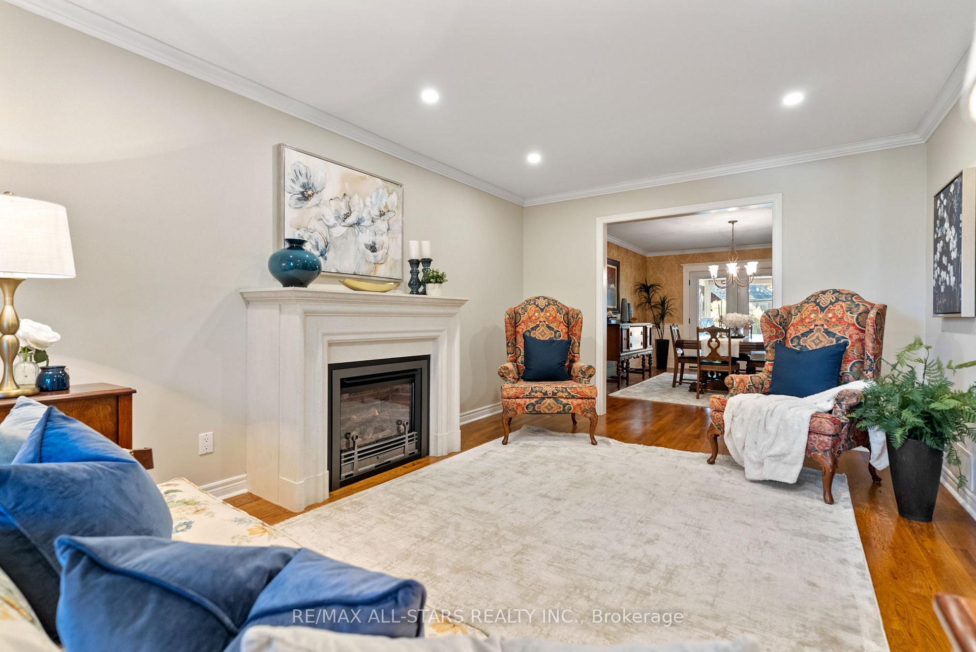Photo 18 of 24 Colonel Sharpe Crescent, Uxbridge — HOMEH