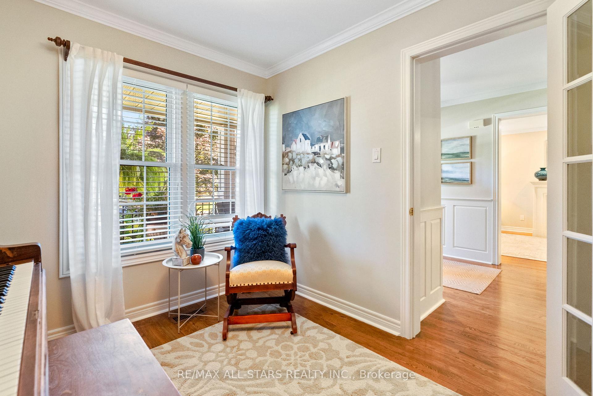 Photo 19 of 24 Colonel Sharpe Crescent, Uxbridge — HOMEH