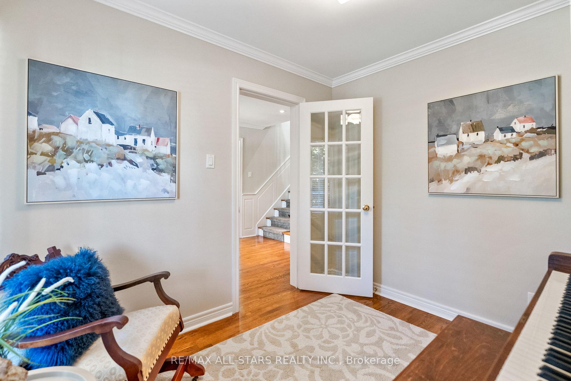 Photo 20 of 24 Colonel Sharpe Crescent, Uxbridge — HOMEH