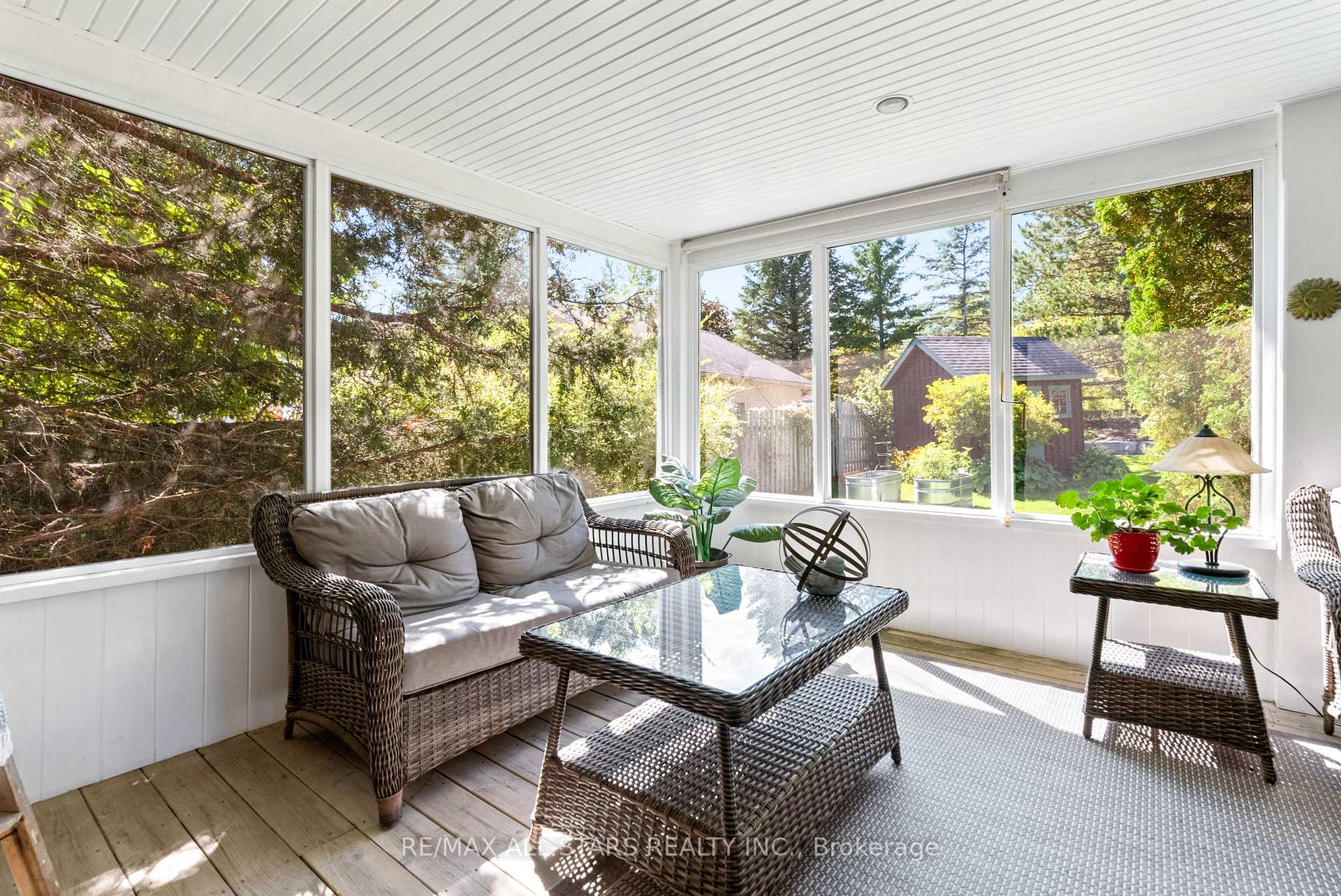 Photo 22 of 24 Colonel Sharpe Crescent, Uxbridge — HOMEH