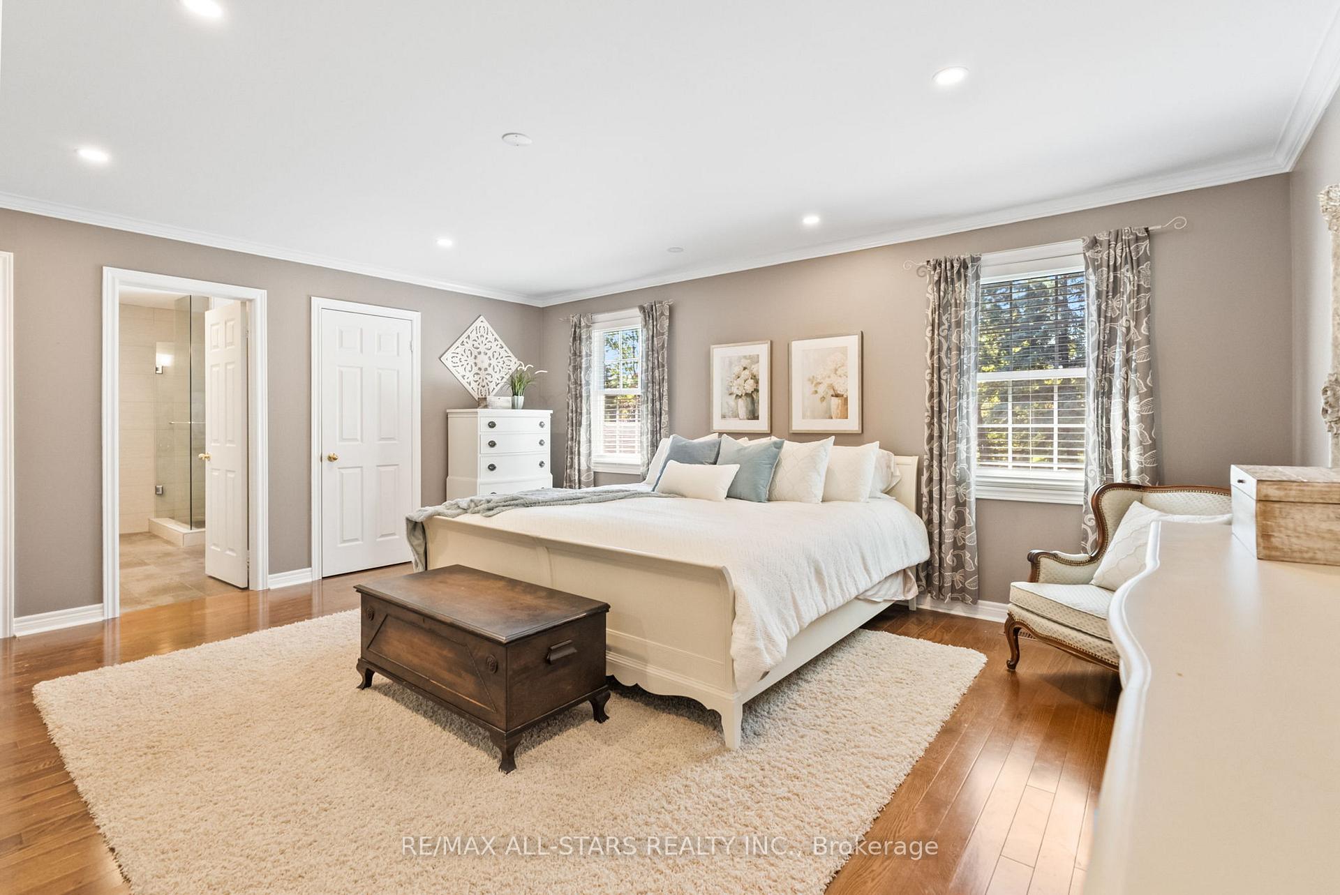Photo 26 of 24 Colonel Sharpe Crescent, Uxbridge — HOMEH