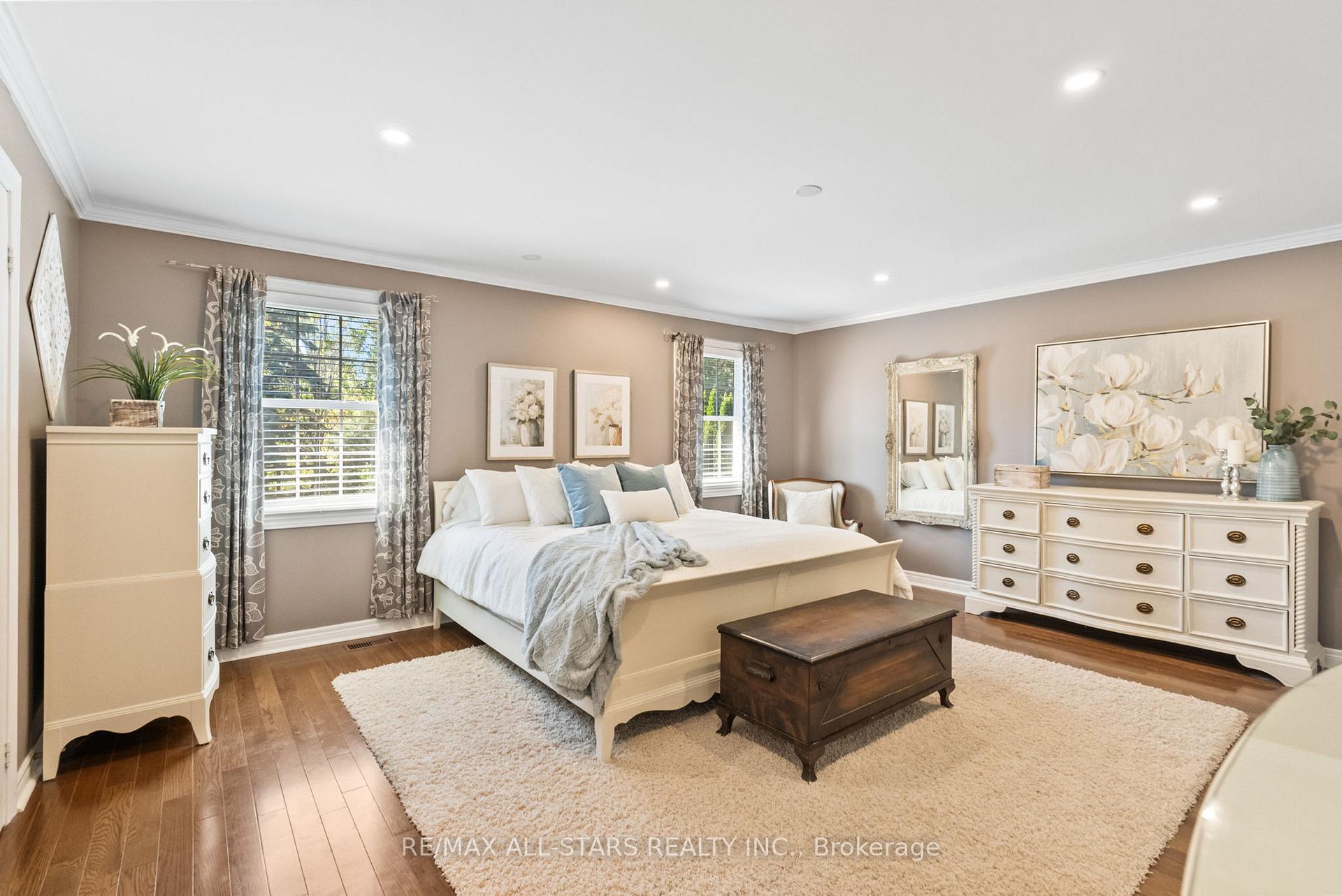 Photo 27 of 24 Colonel Sharpe Crescent, Uxbridge — HOMEH