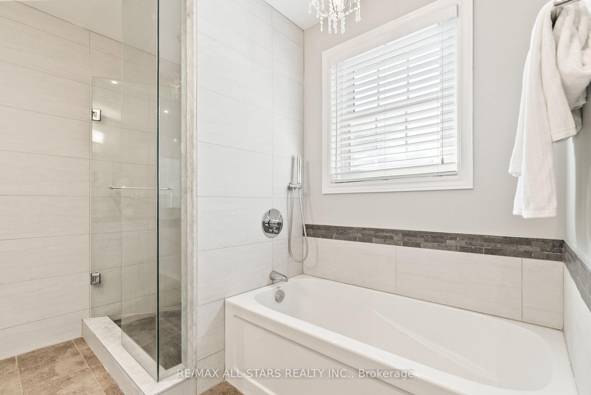 Photo 29 of 24 Colonel Sharpe Crescent, Uxbridge — HOMEH