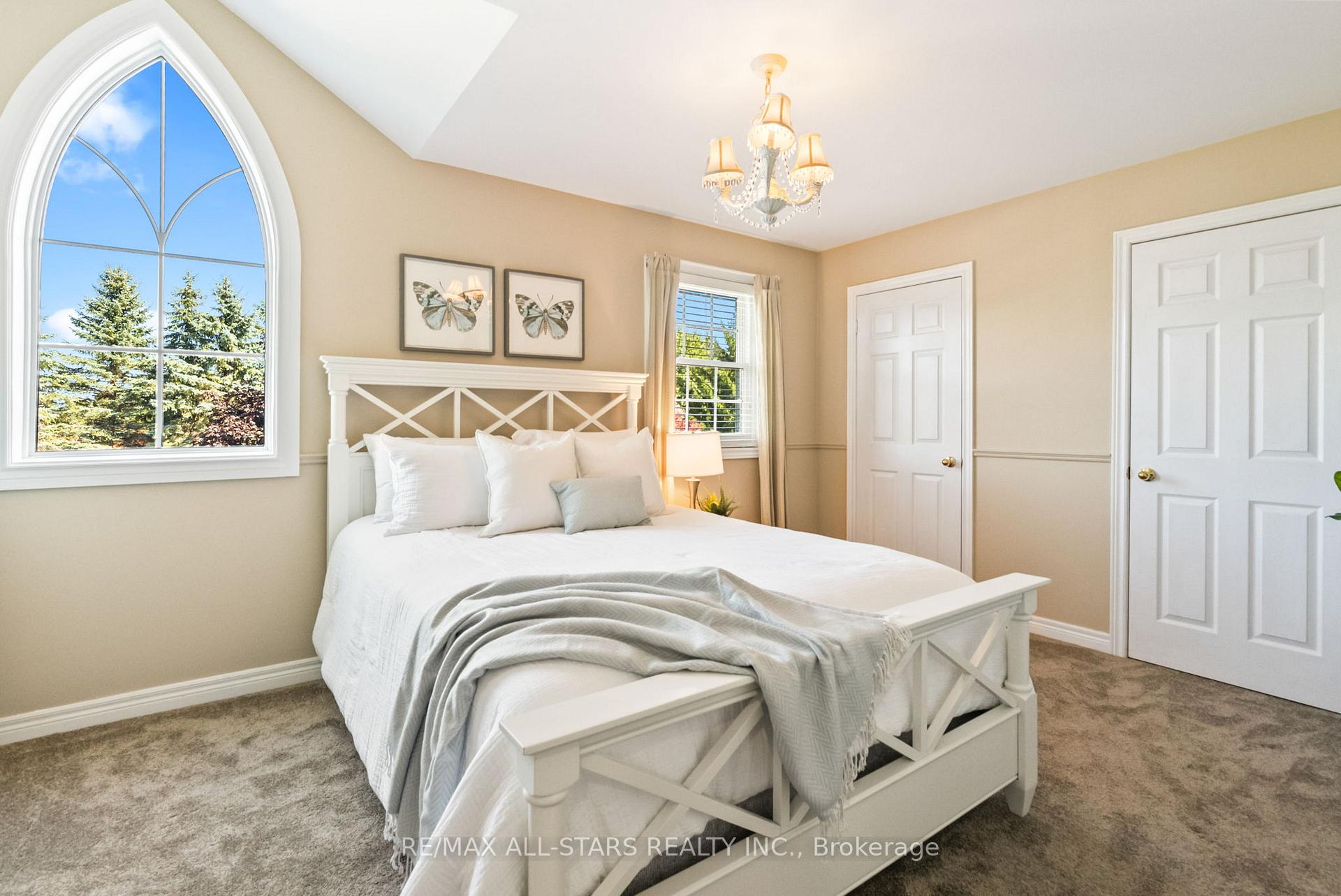 Photo 30 of 24 Colonel Sharpe Crescent, Uxbridge — HOMEH