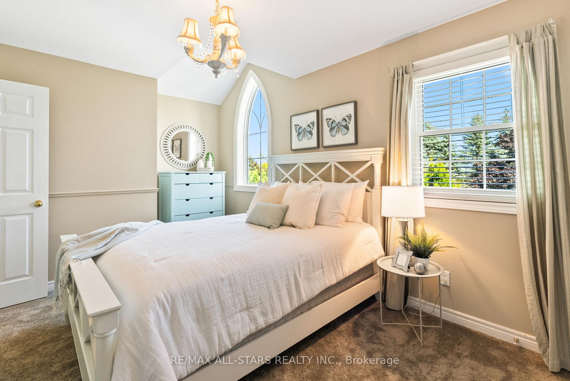 Photo 31 of 24 Colonel Sharpe Crescent, Uxbridge — HOMEH